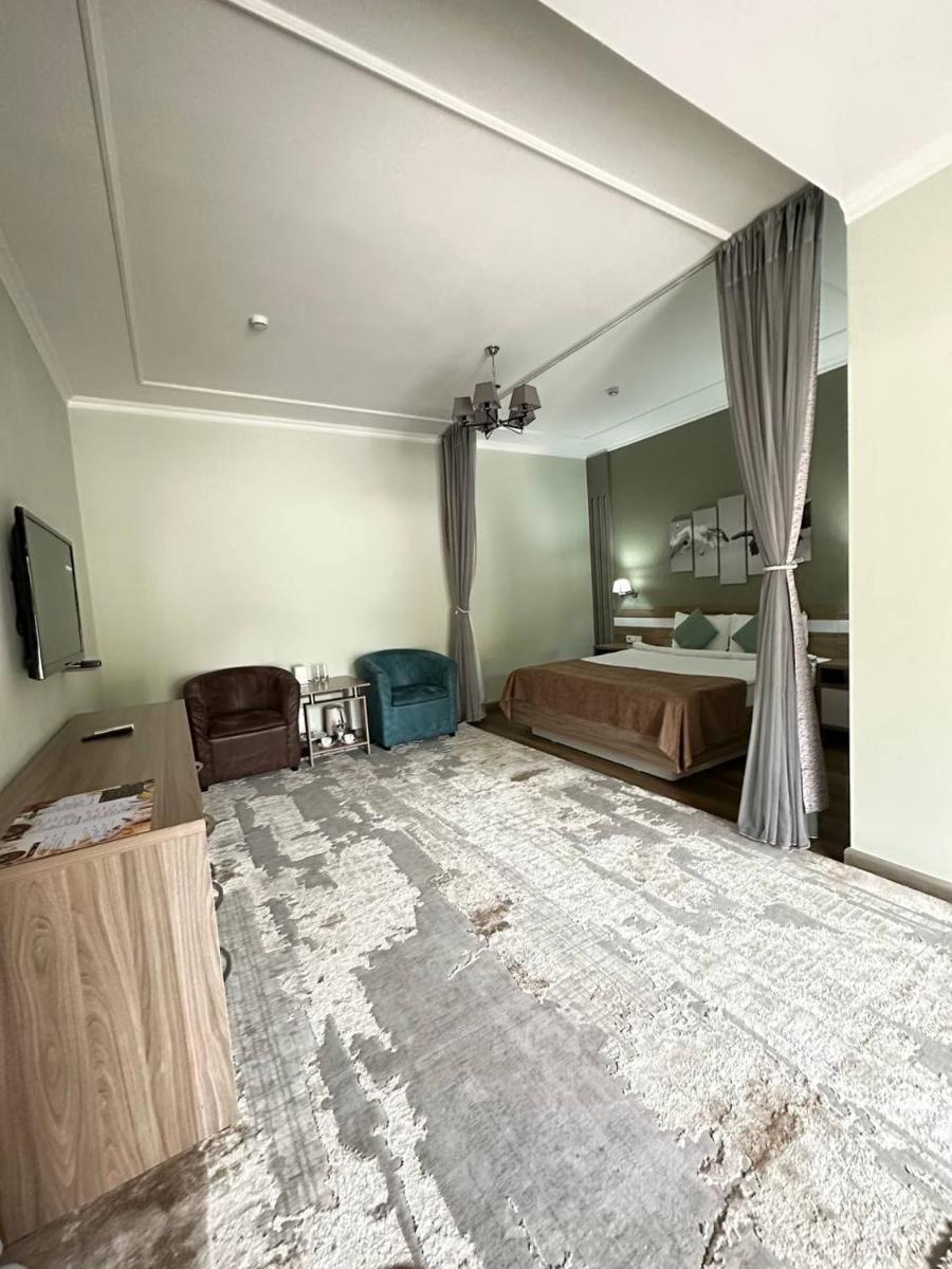 Deluxe King Room photo 1