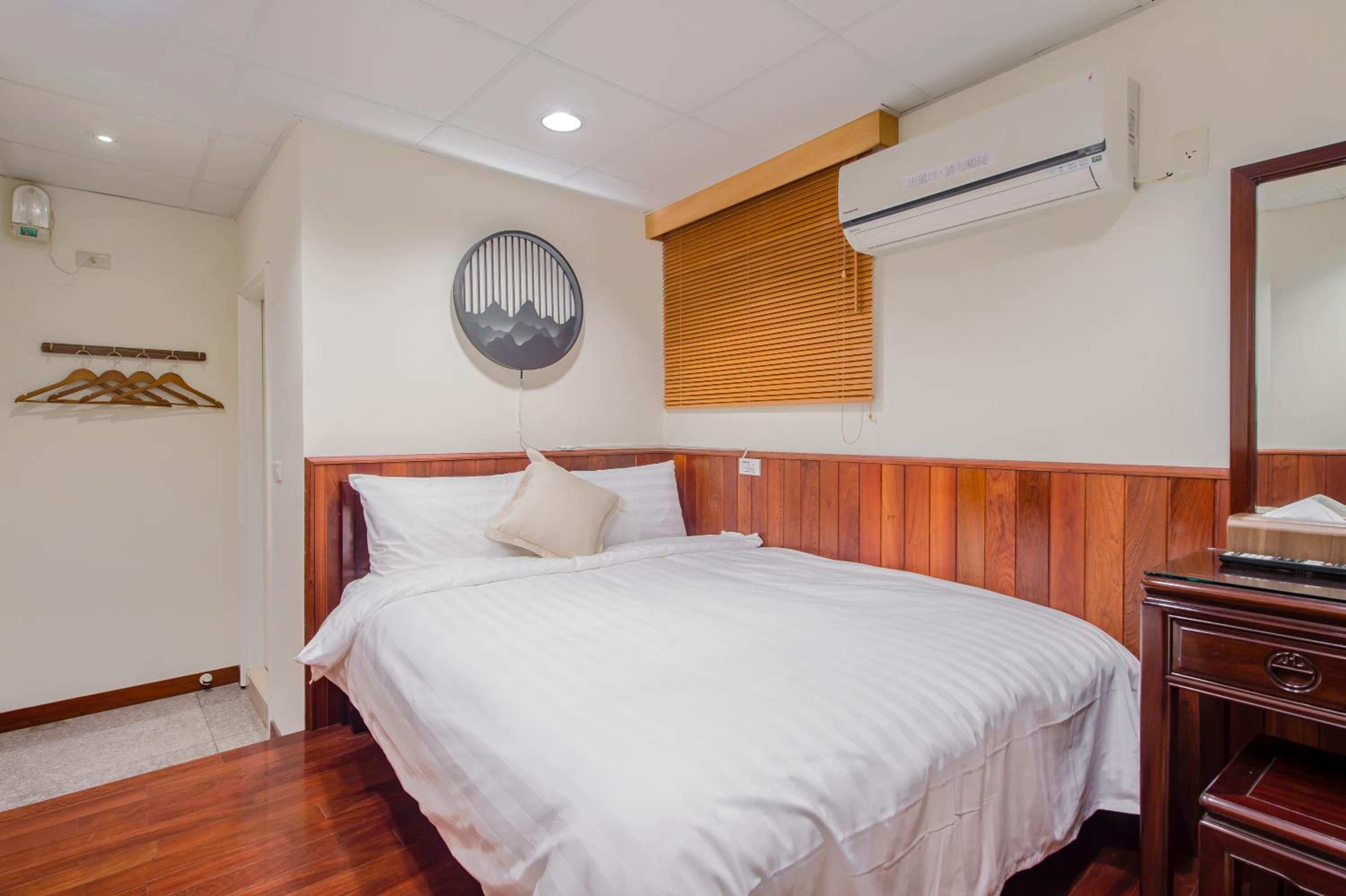 Standard Double Room - No Window photo 1