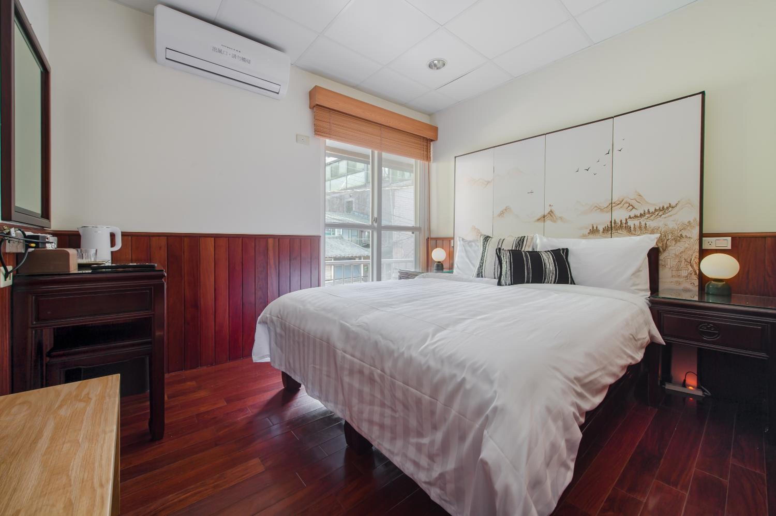 Deluxe Double Room with Balcony photo 2
