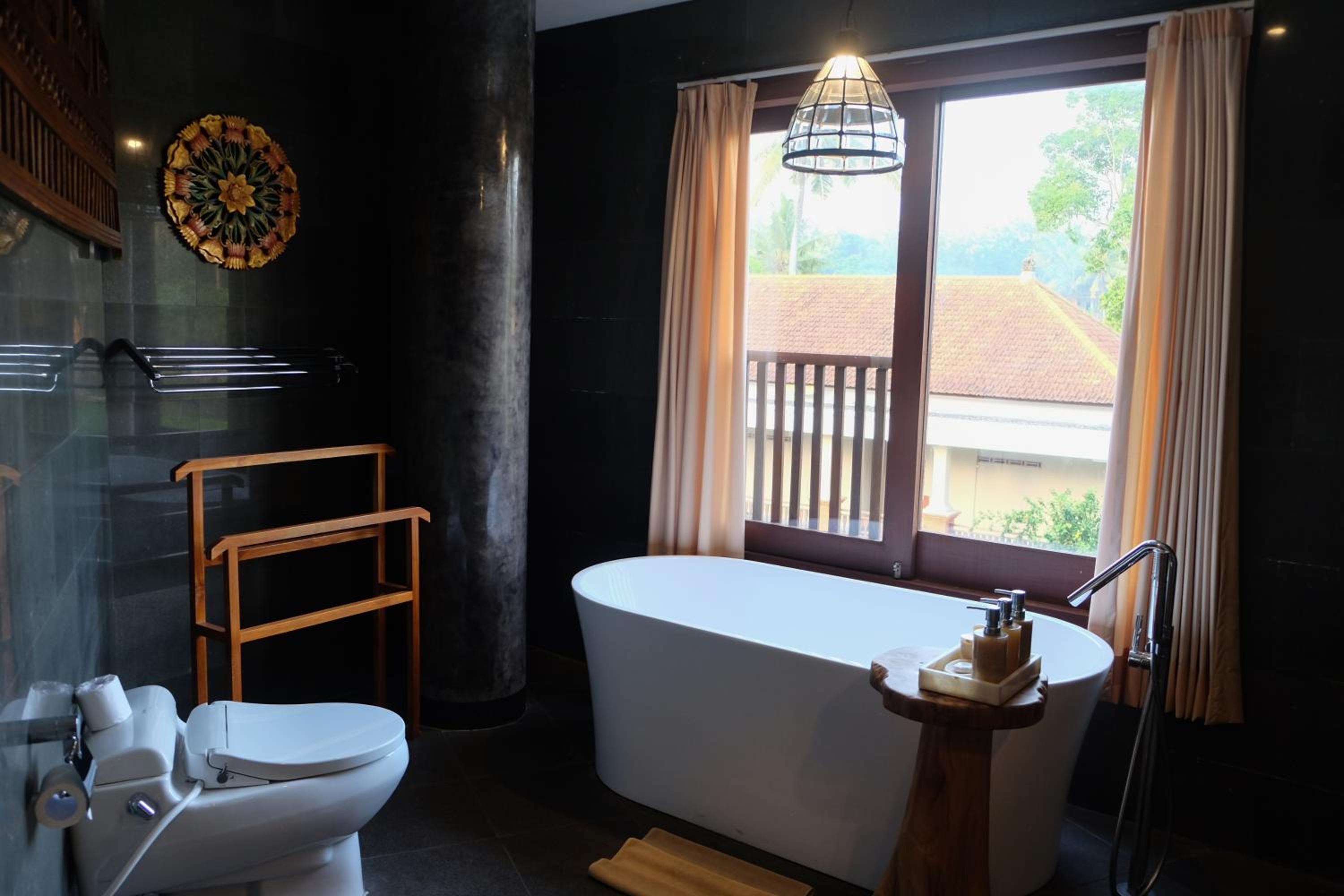 Suite with Pool View - Photo 2