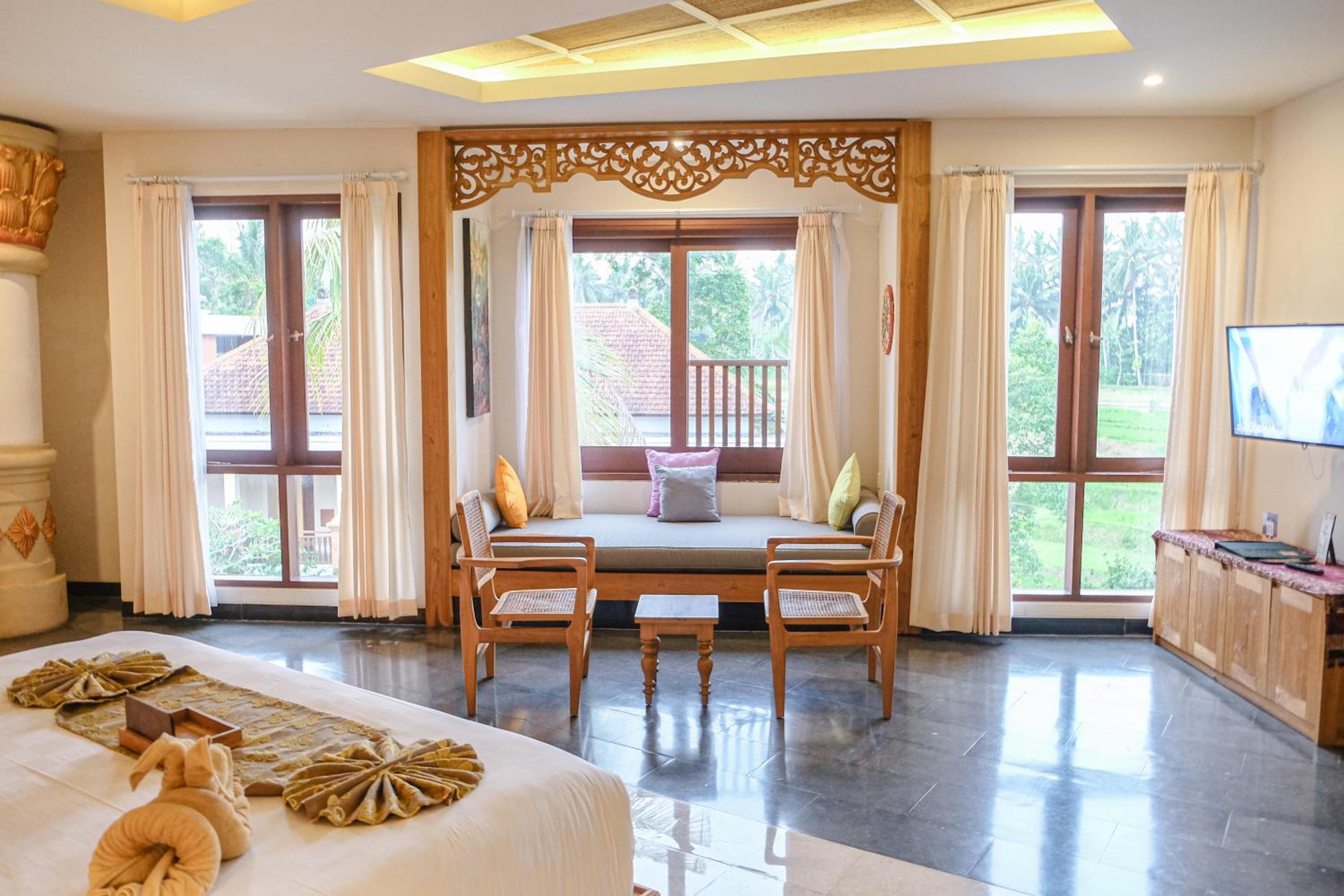 Suite with Pool View - Photo 4