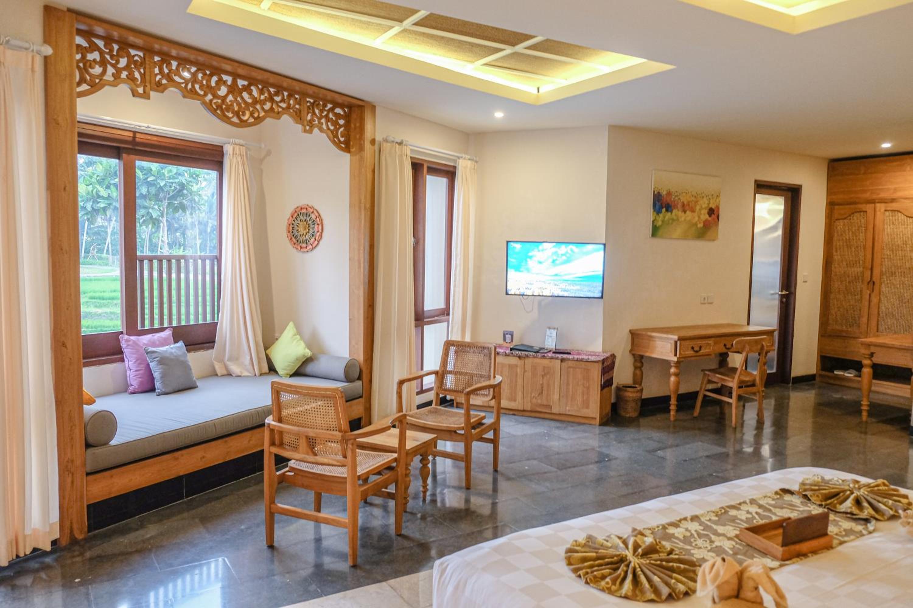 Suite with Pool View - Photo 5