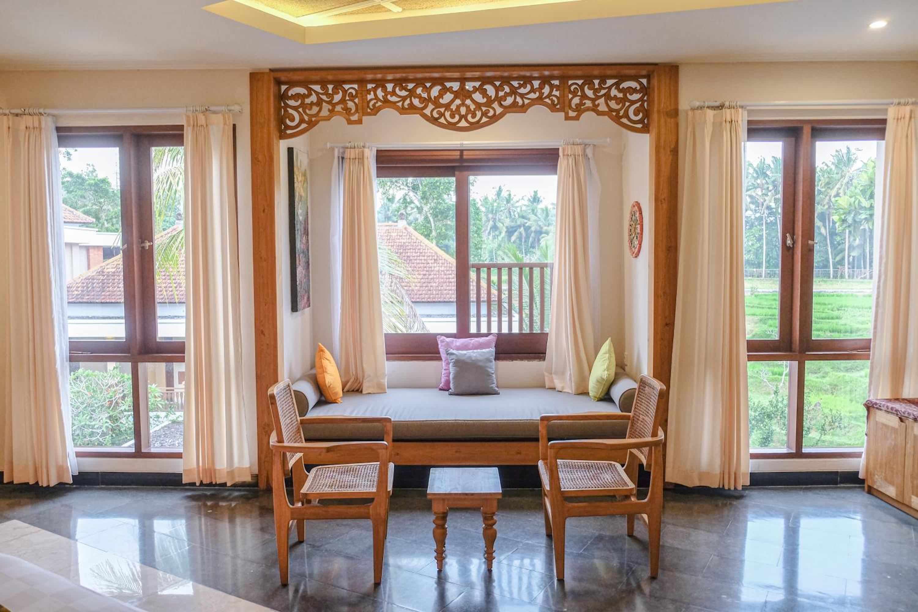 Suite with Pool View - Photo 3