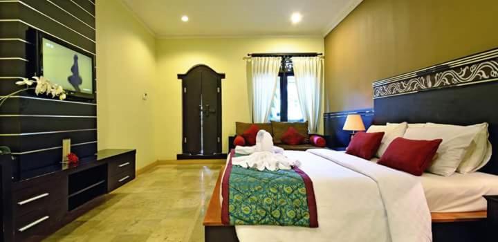 Two-Bedroom Villa - Photo 2