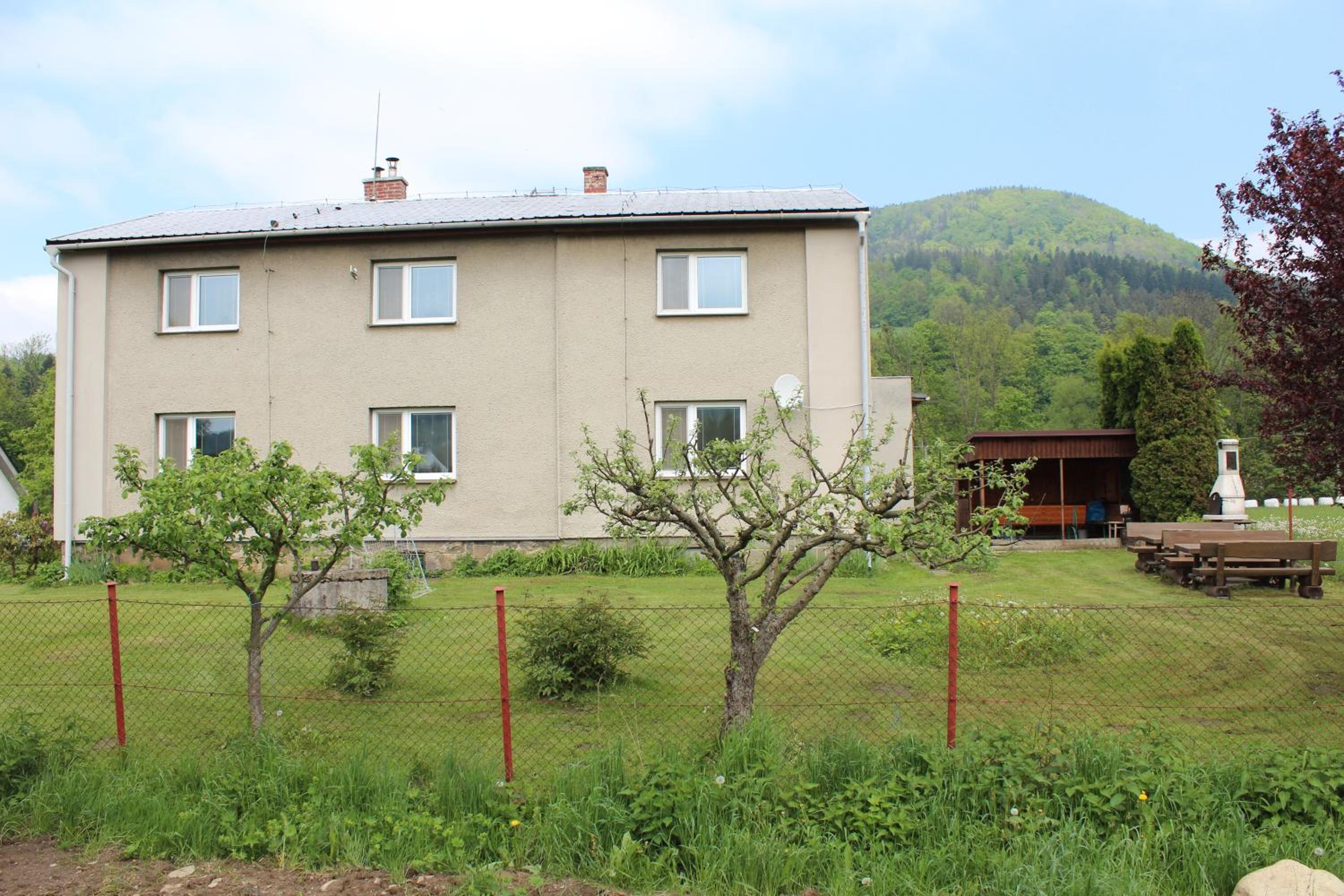 Five-Bedroom House photo 1