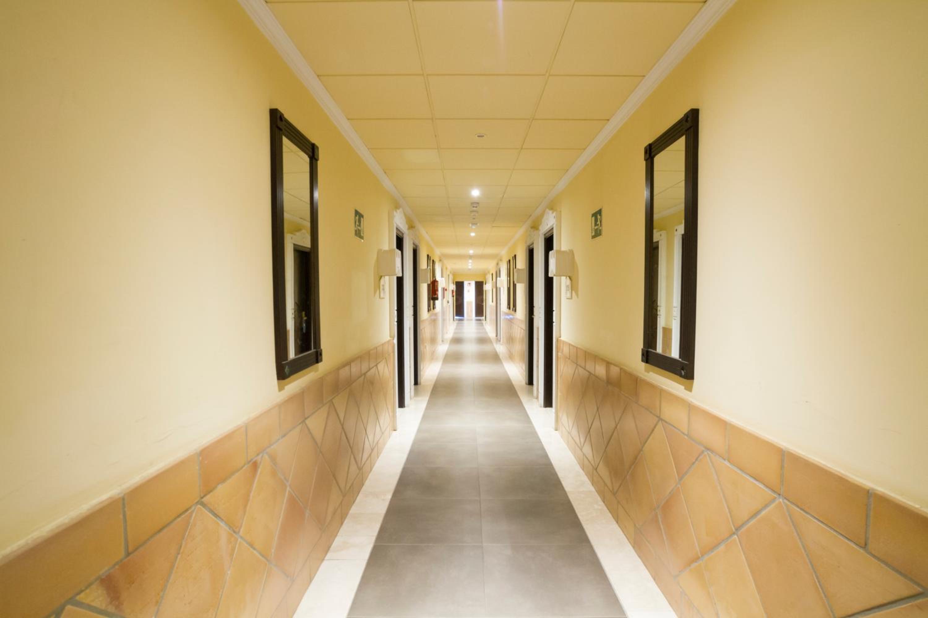Double or Twin Room - Photo 8