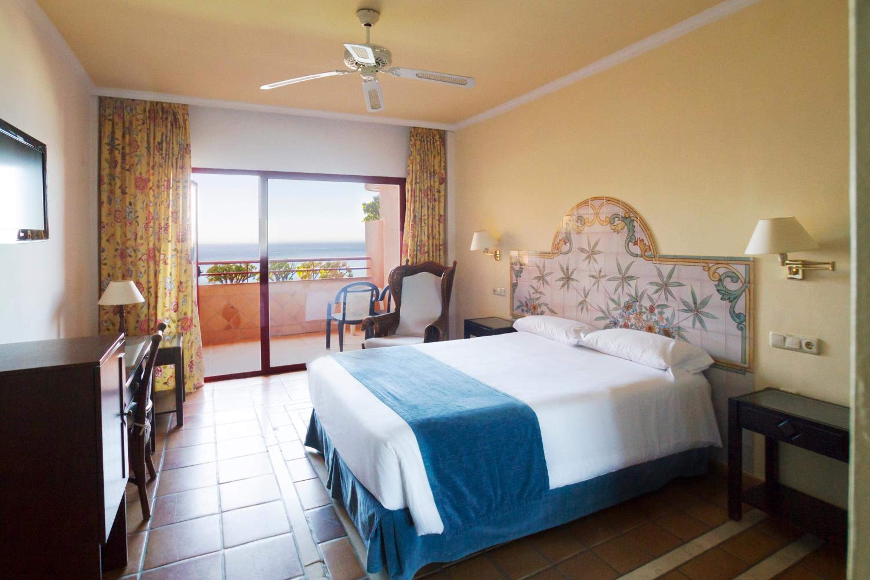 Double or Twin Room with Sea View - Photo 1
