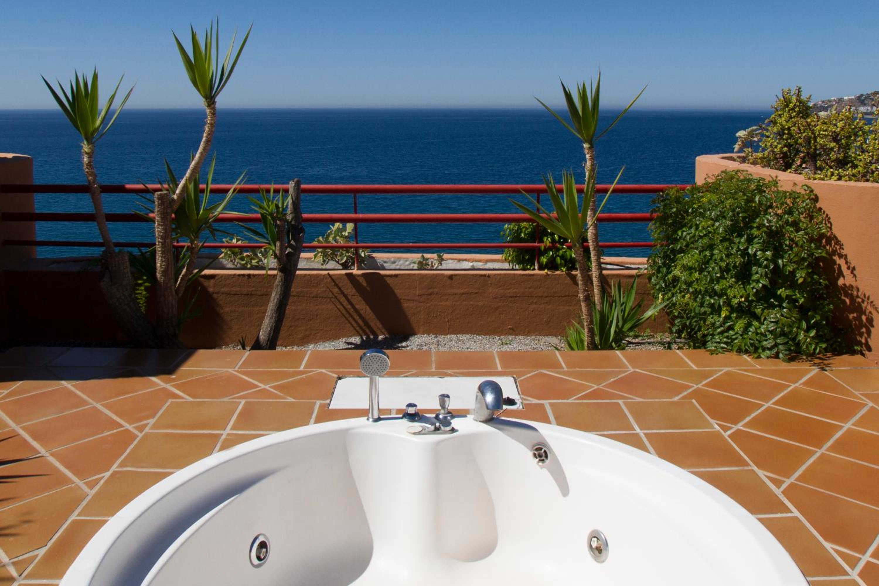 Suite with Sea View - Photo 2