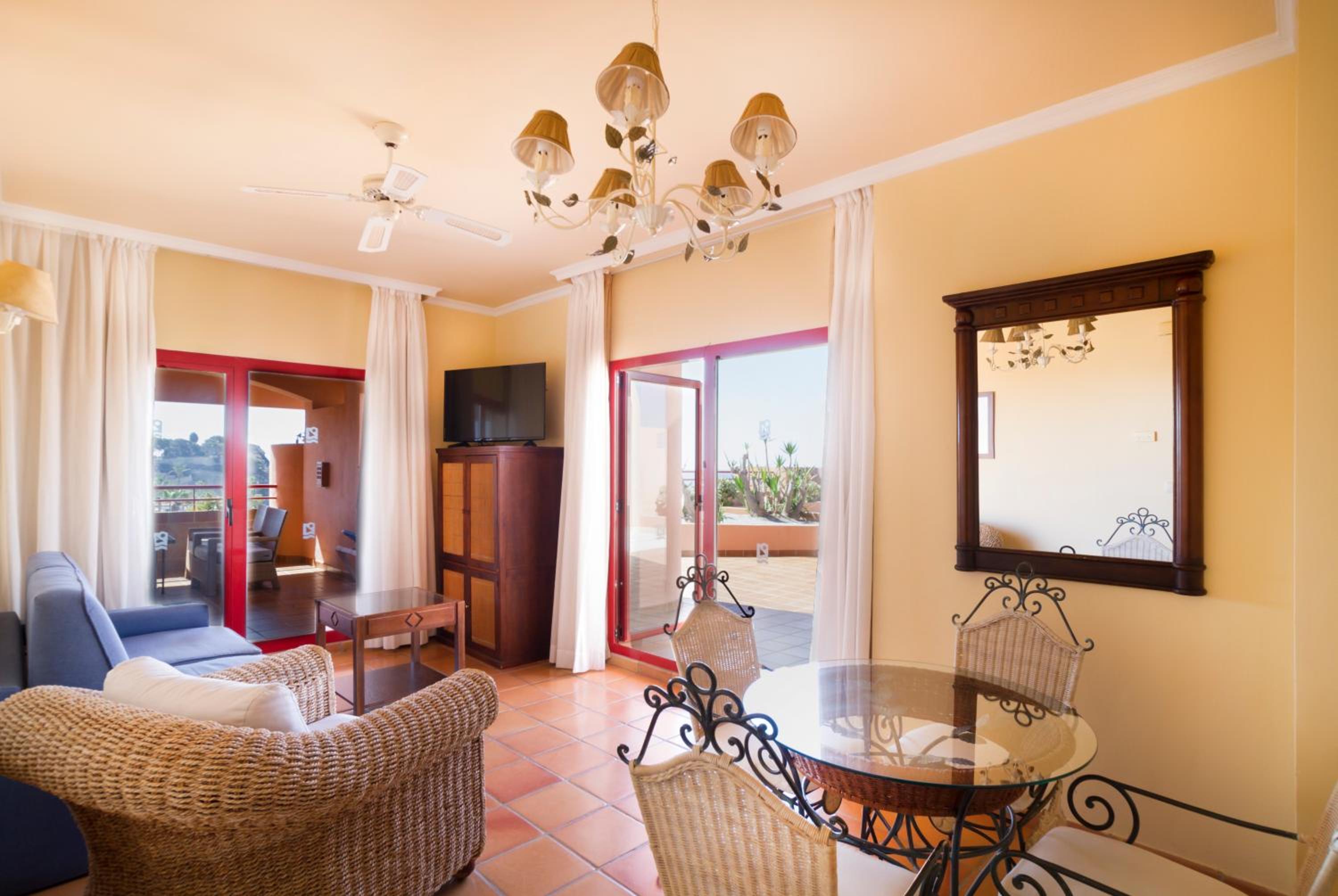 Suite with Sea View - Photo 14