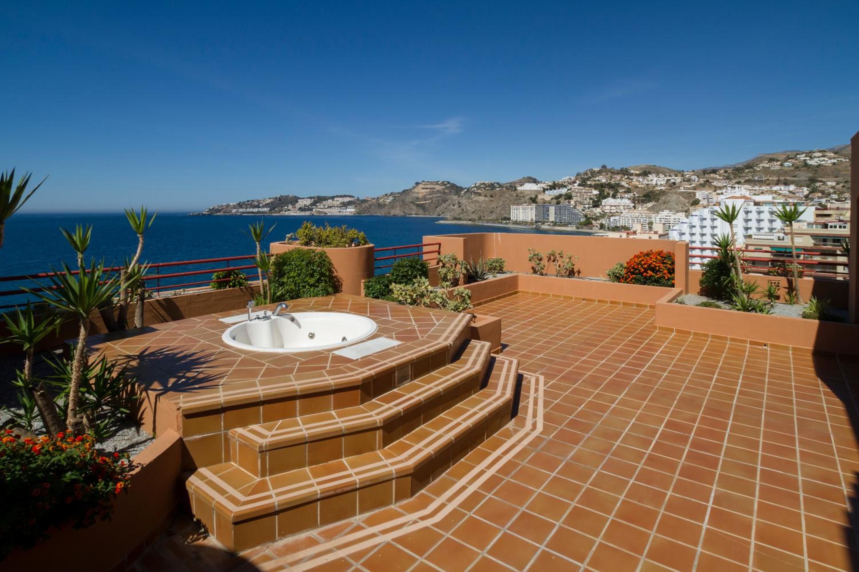 Suite with Sea View - Photo 7