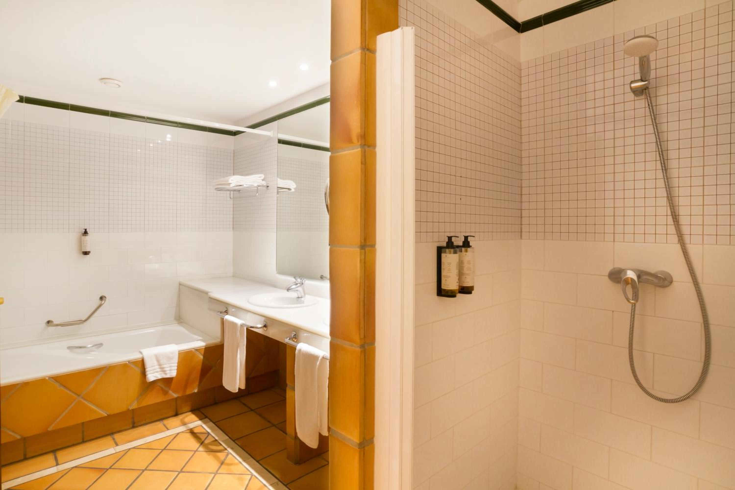Suite with Sea View - Photo 5