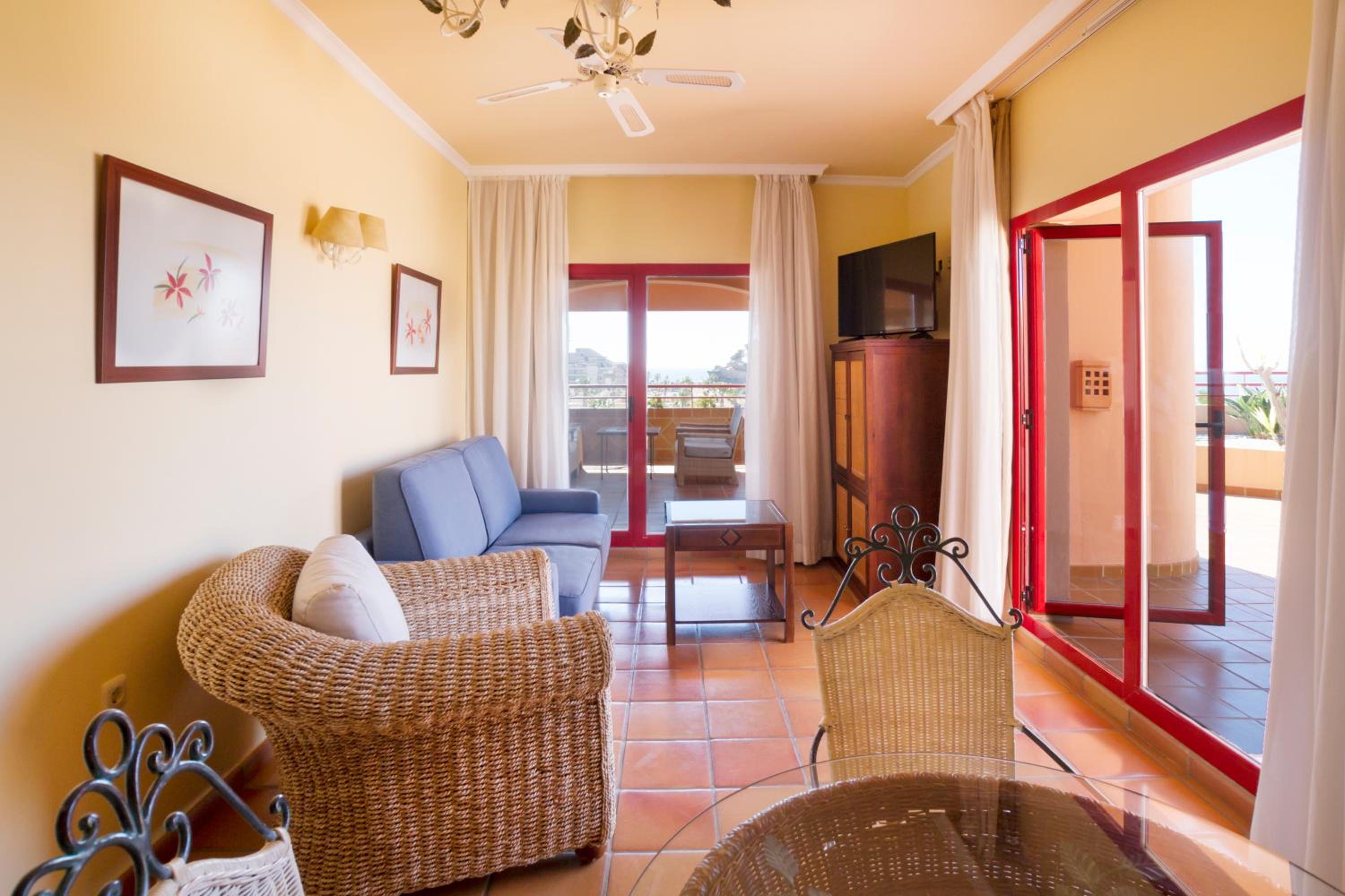 Suite with Sea View - Photo 13