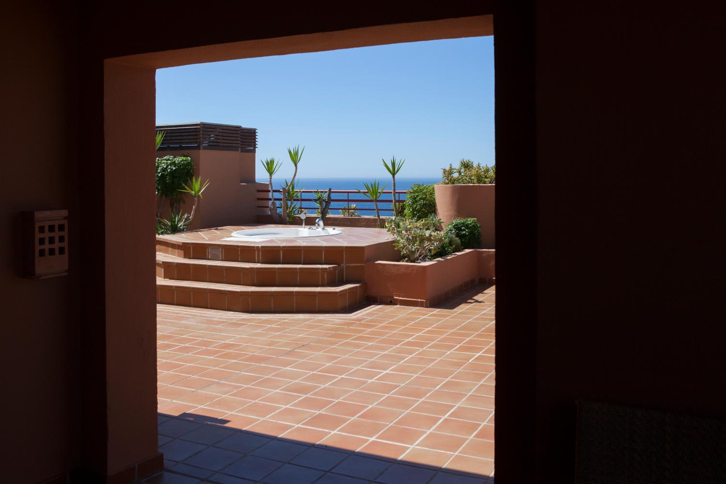 Suite with Sea View - Photo 11