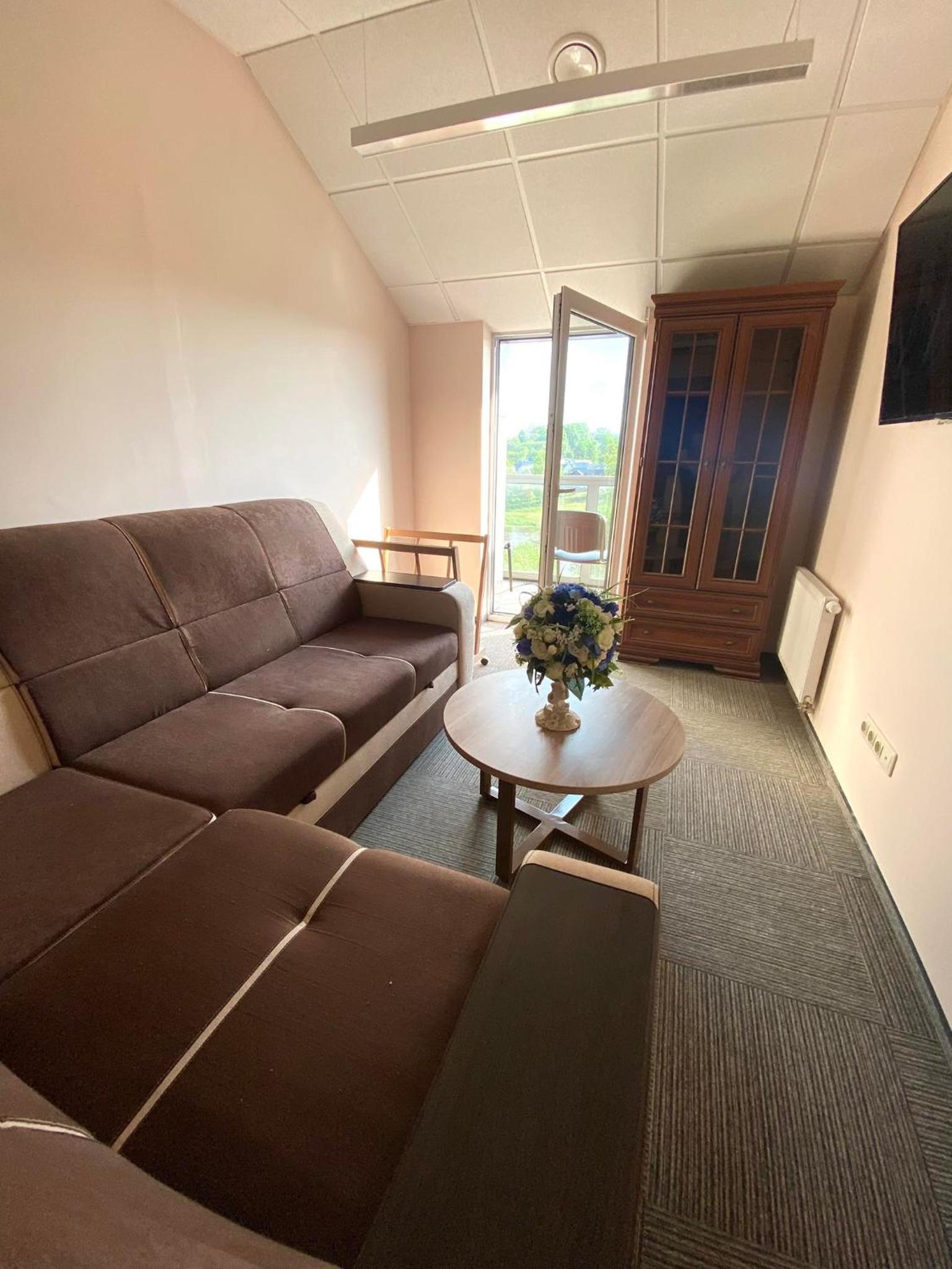 Apartment with Balcony - Photo 4