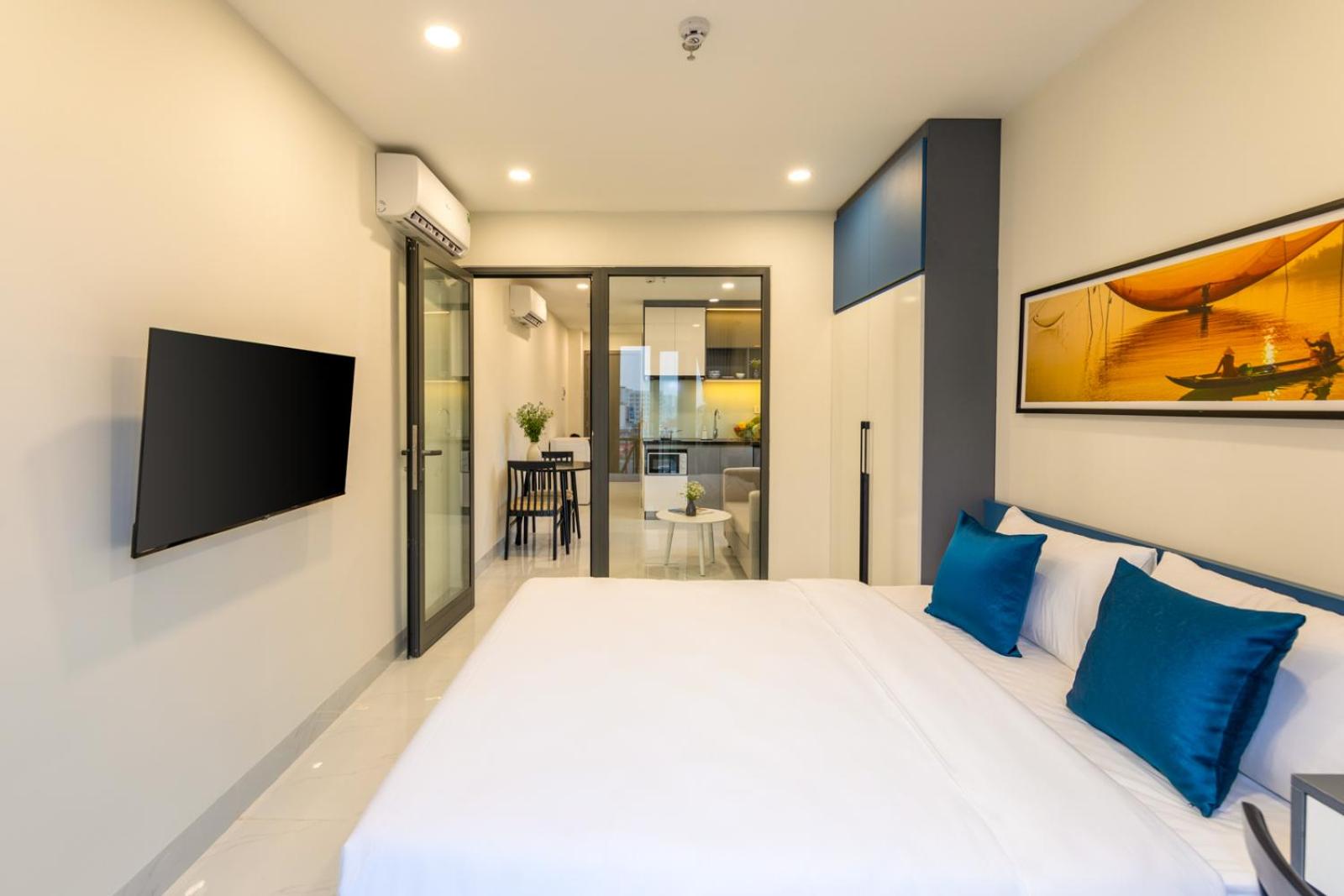 One-Bedroom Apartment - Photo 2