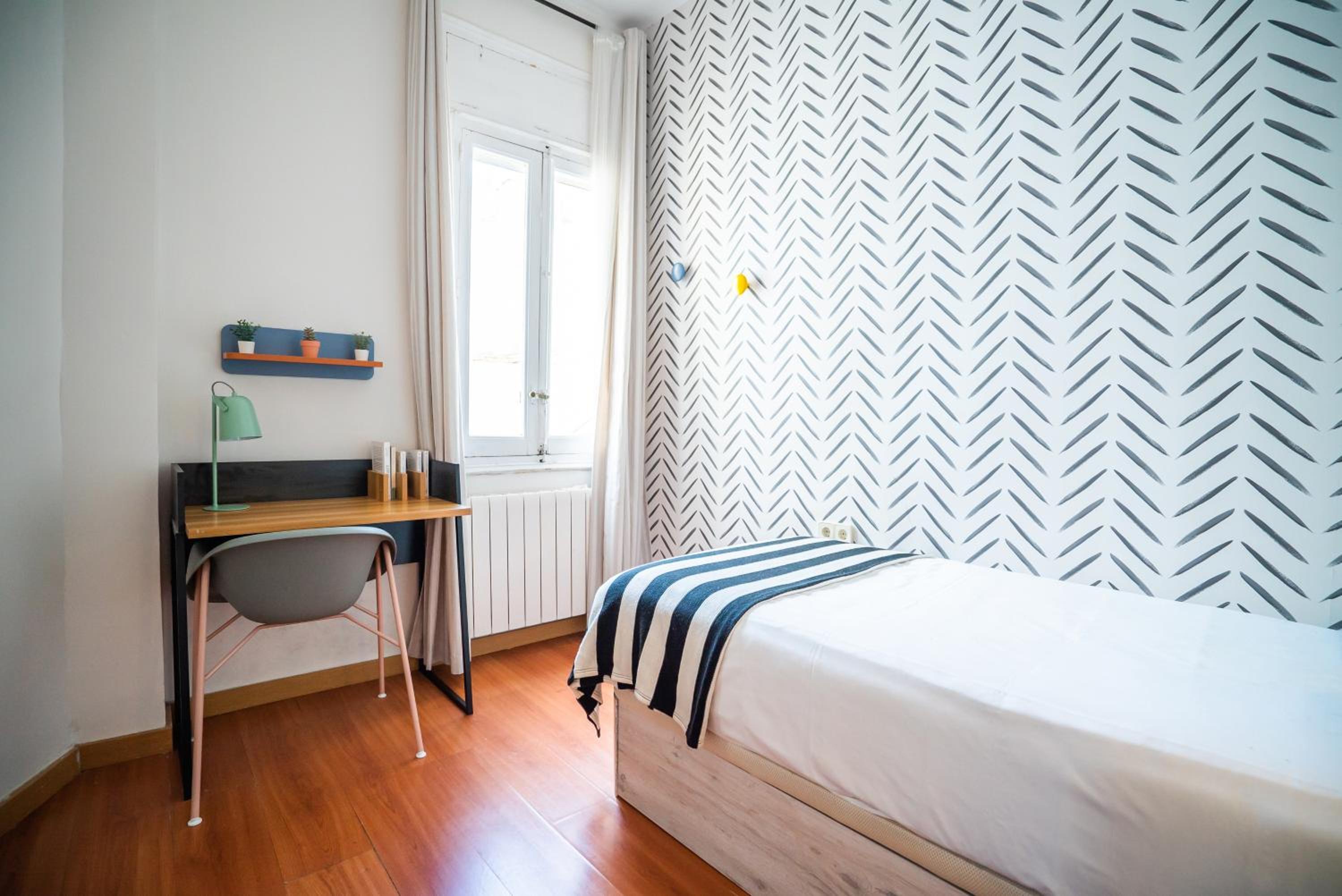 Single Room with Shared Bathroom photo 3