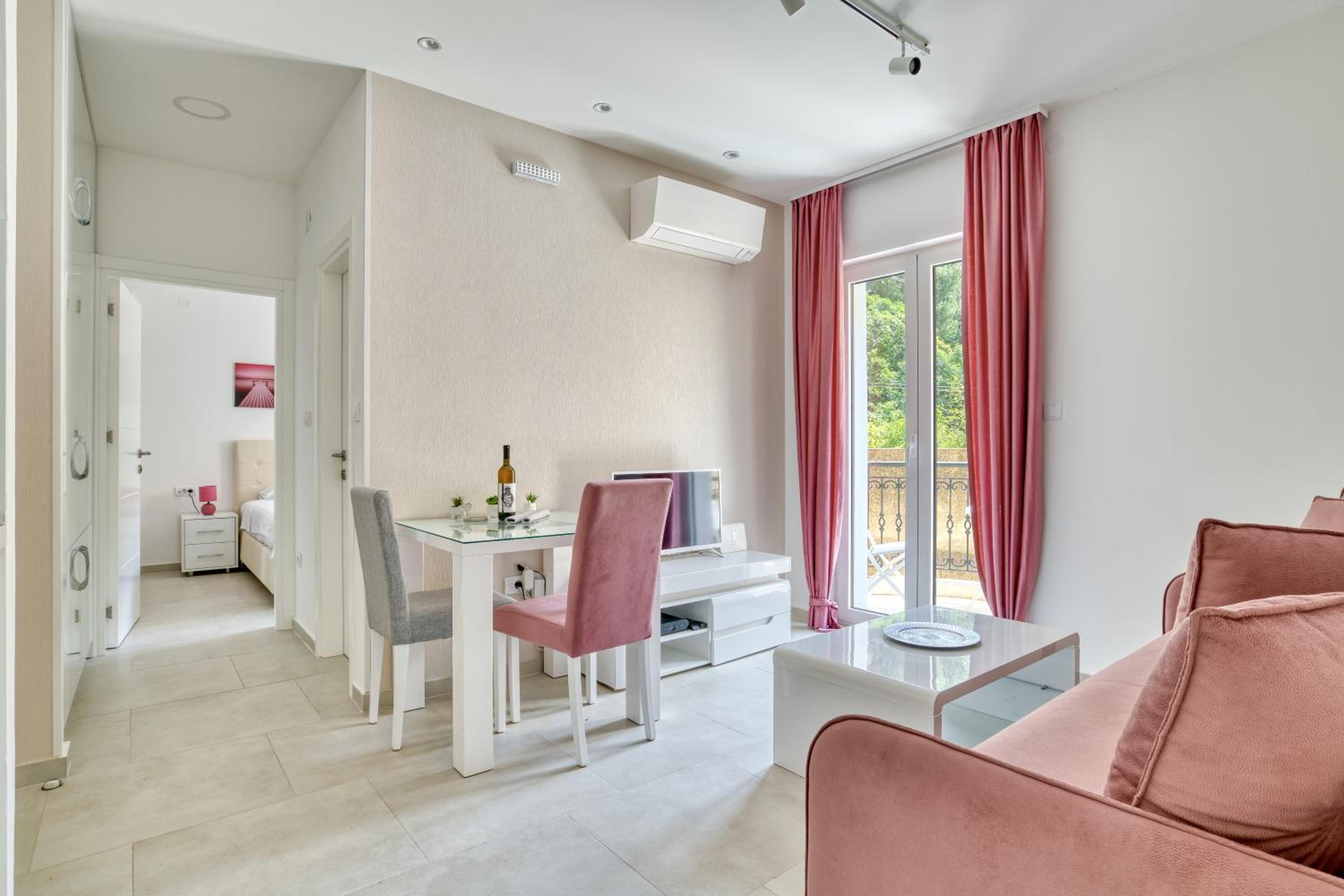 Apartment with Balcony and Partial Sea View photo 1