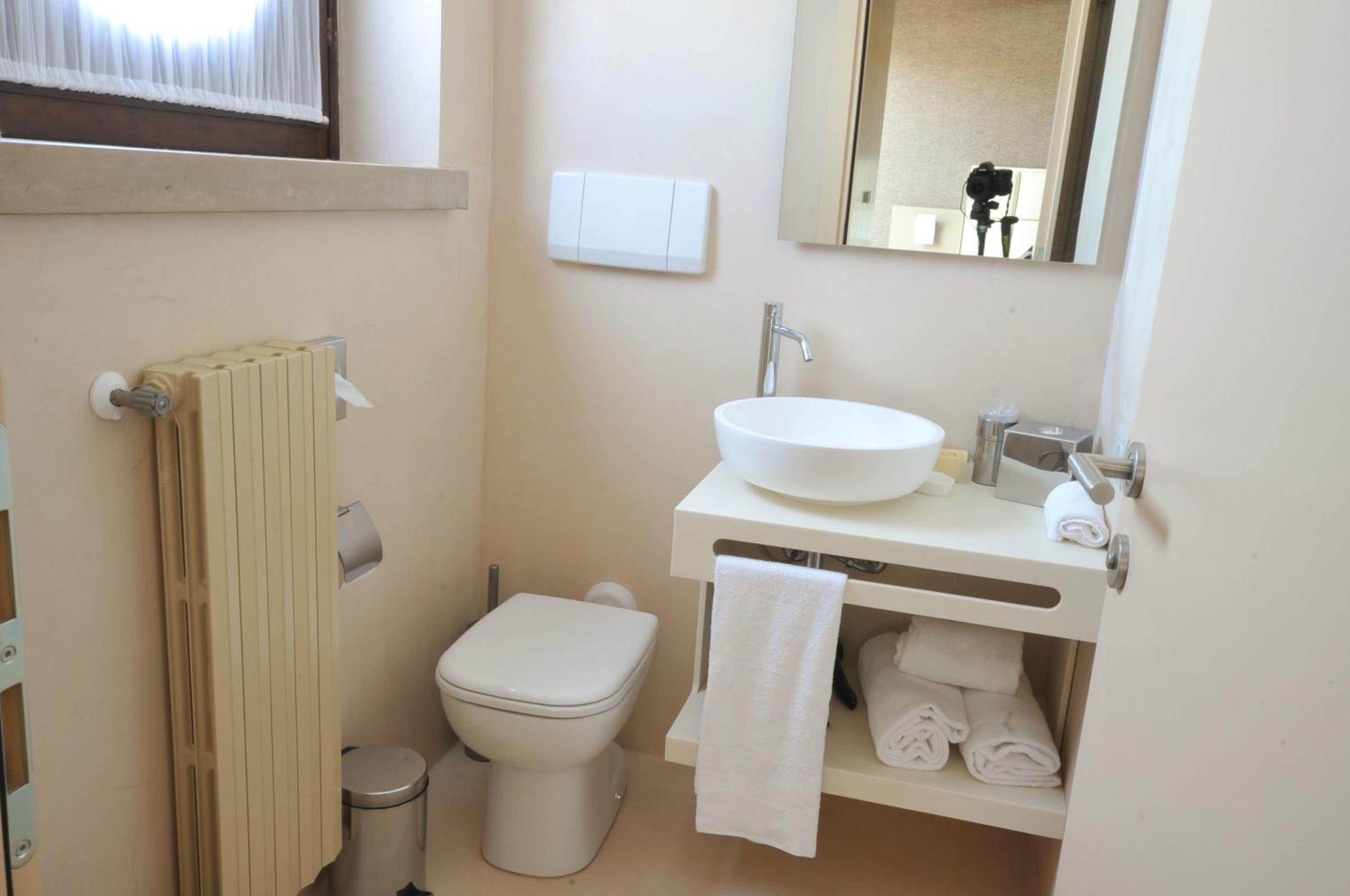 Triple Room with Balcony - Photo 13