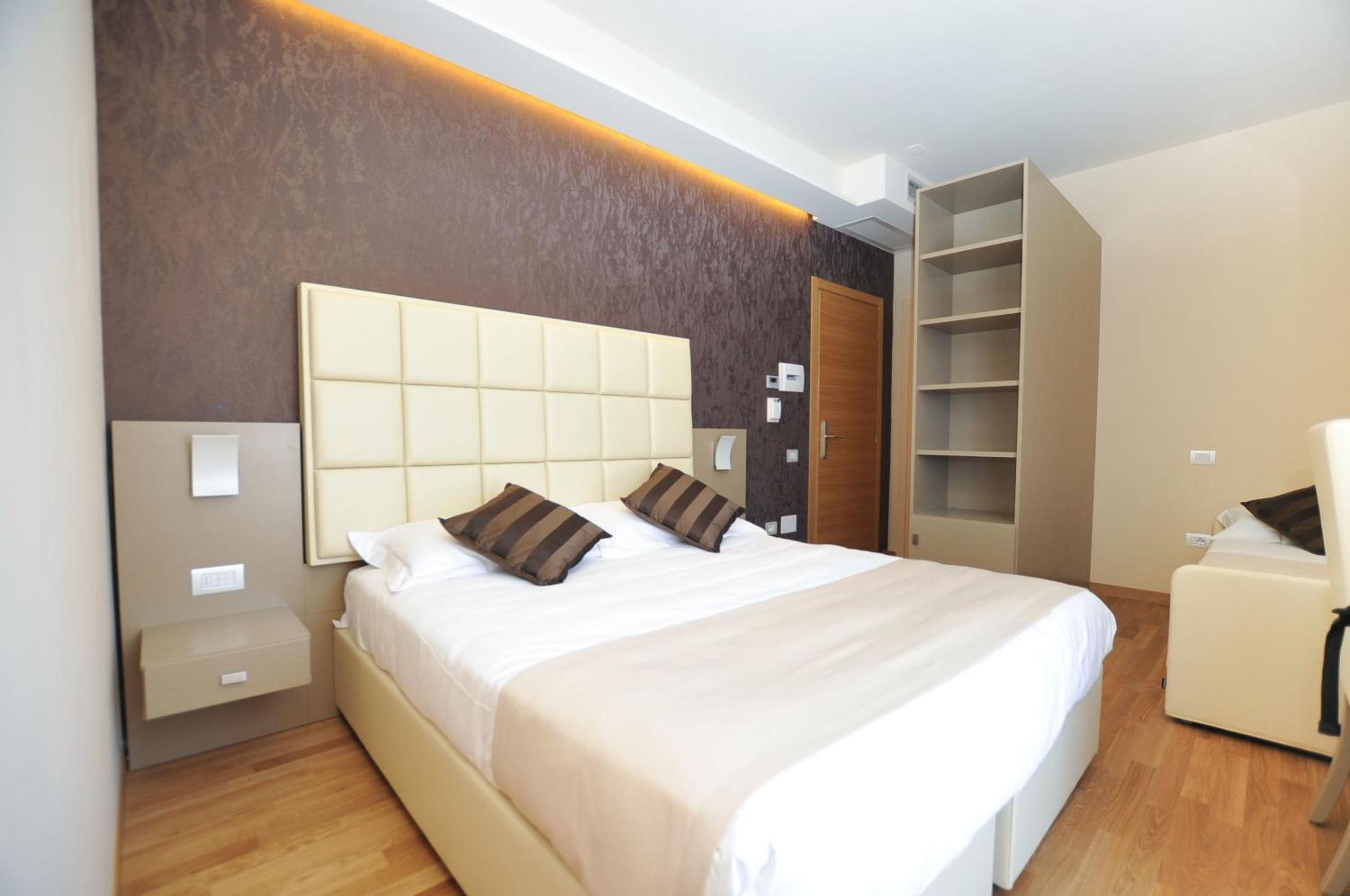 Triple Room with Balcony - Photo 2