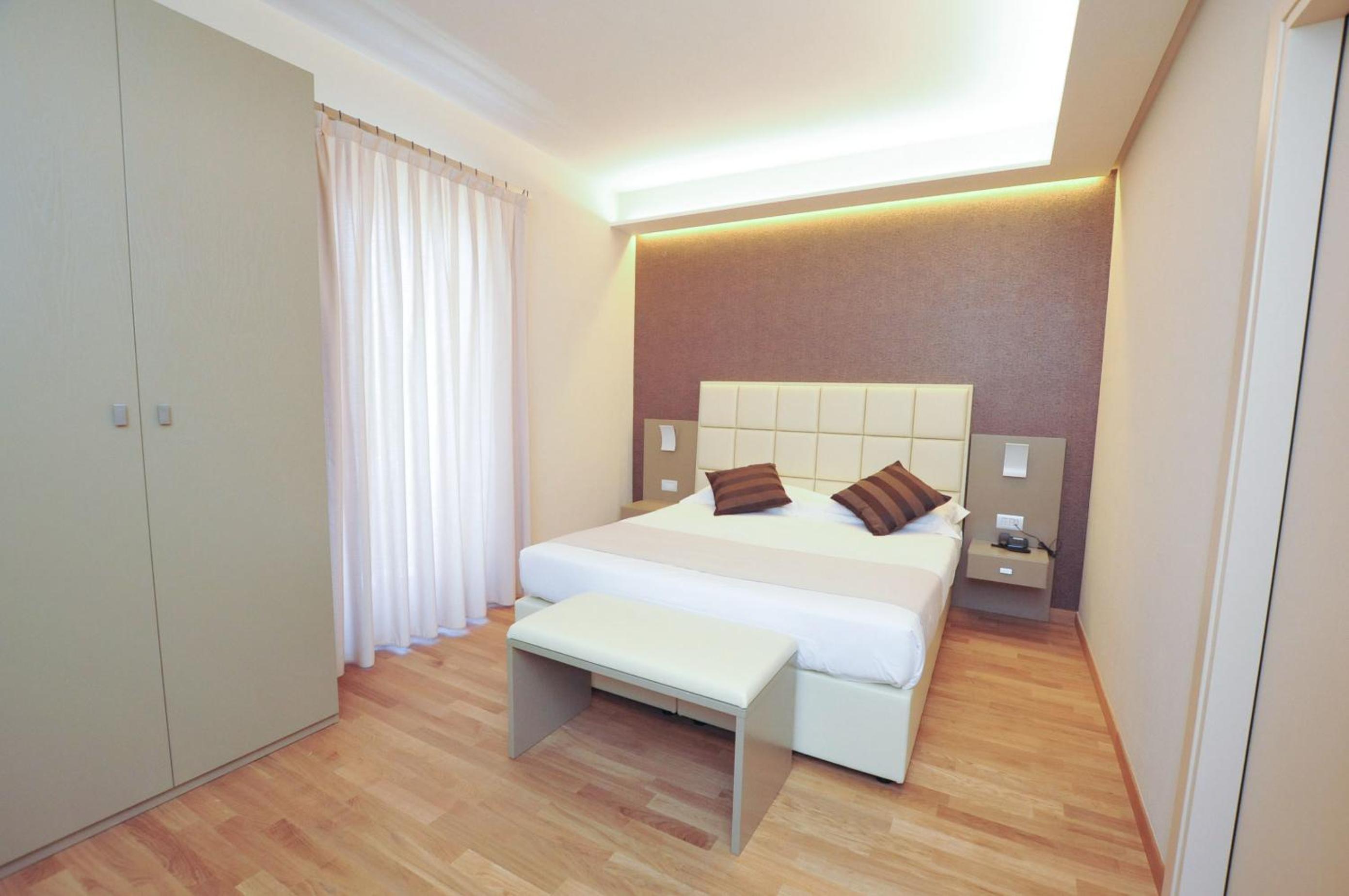Classic Double Room with Window photo 3