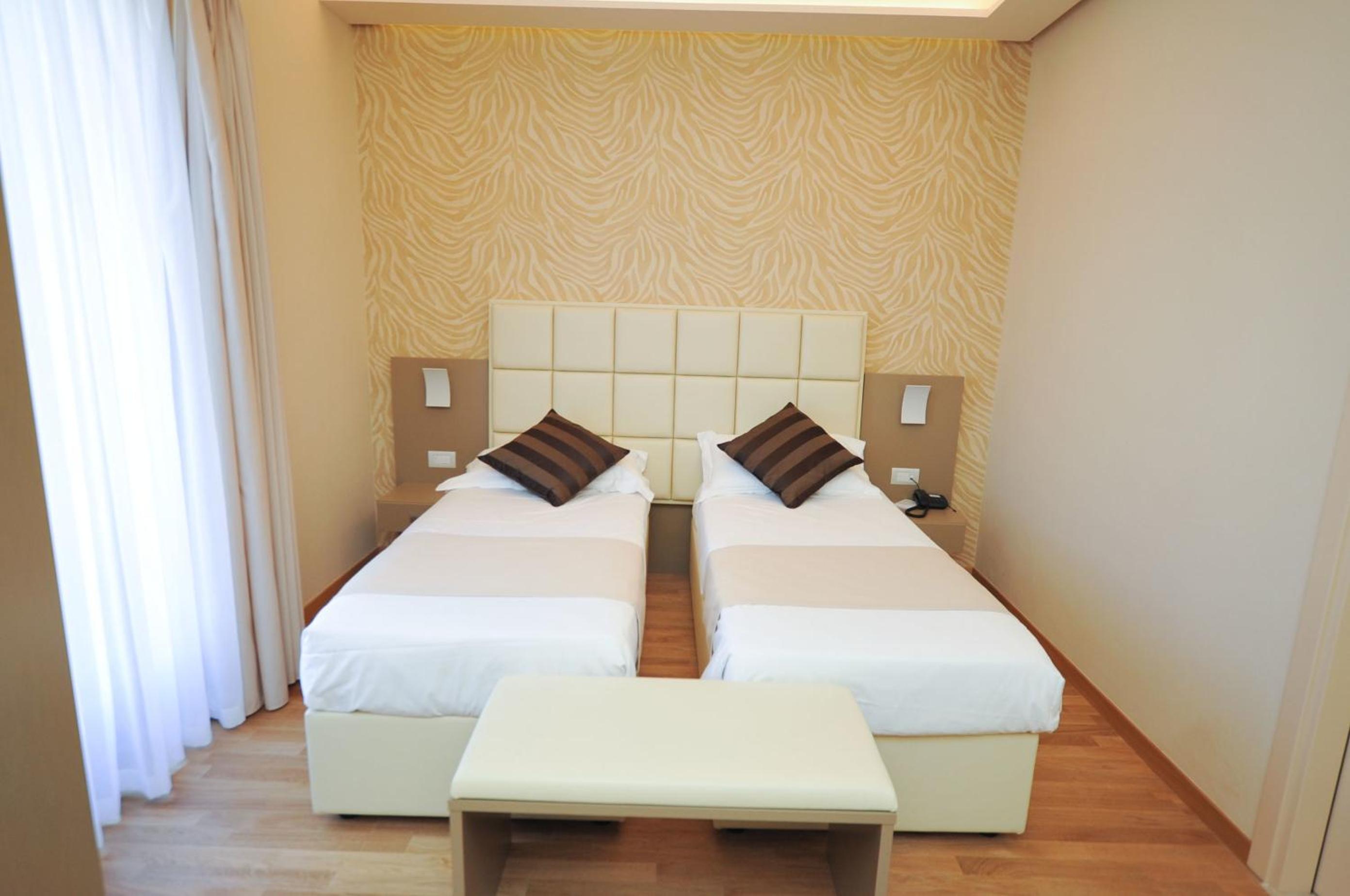 Classic Double Room with Window photo 2