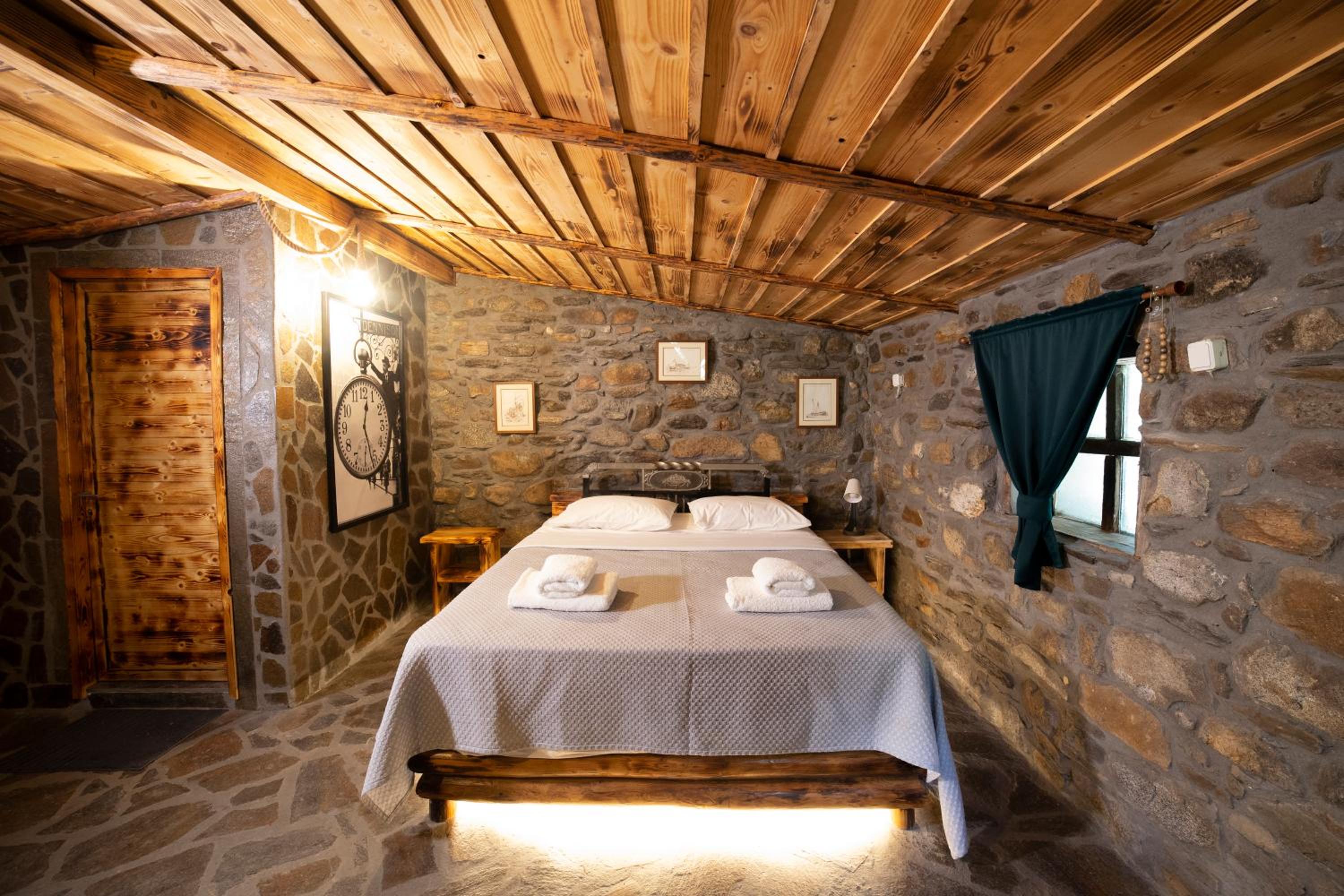 Deluxe Triple Room - Photo 12