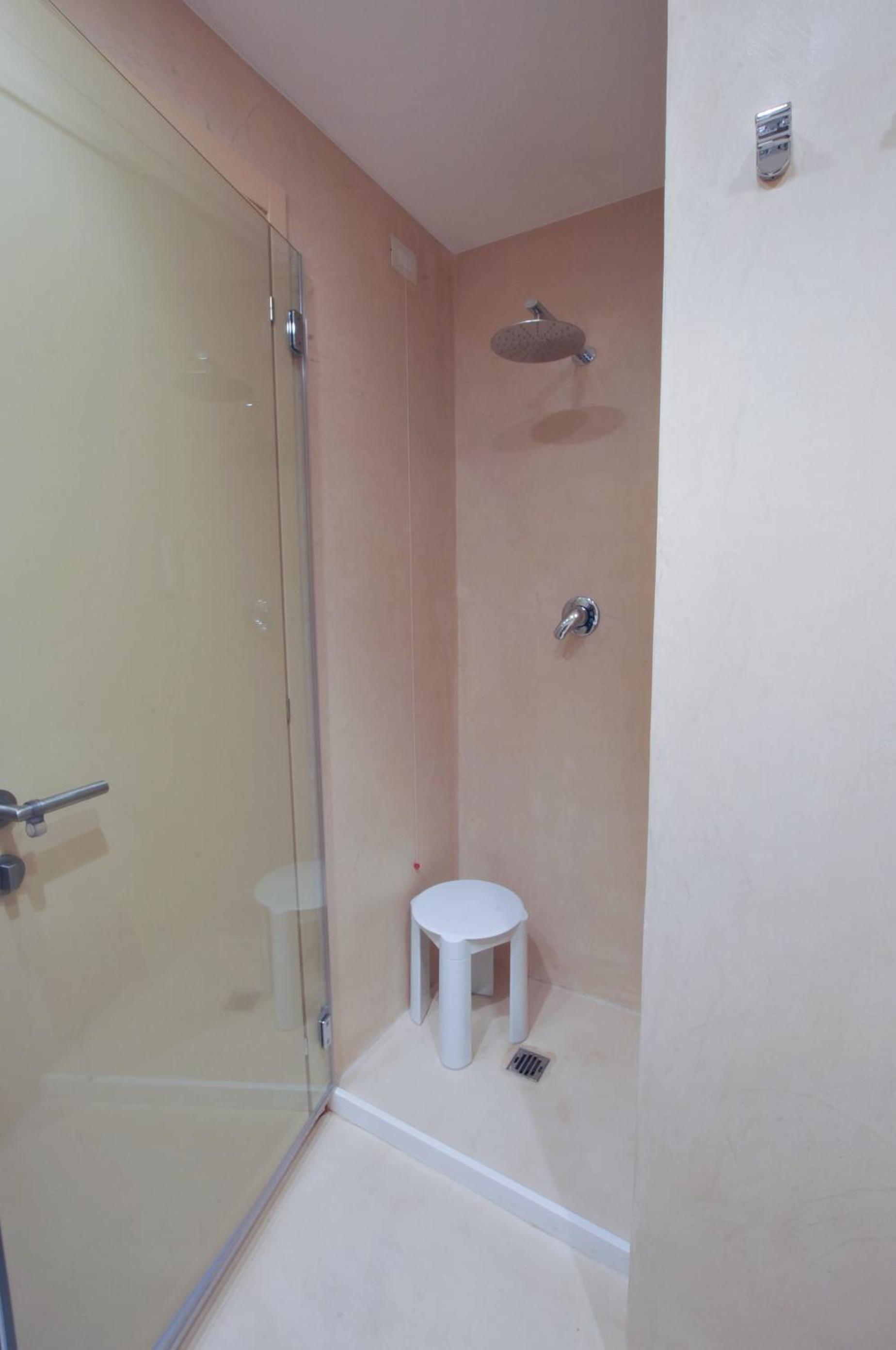 Triple Room with Balcony - Photo 12