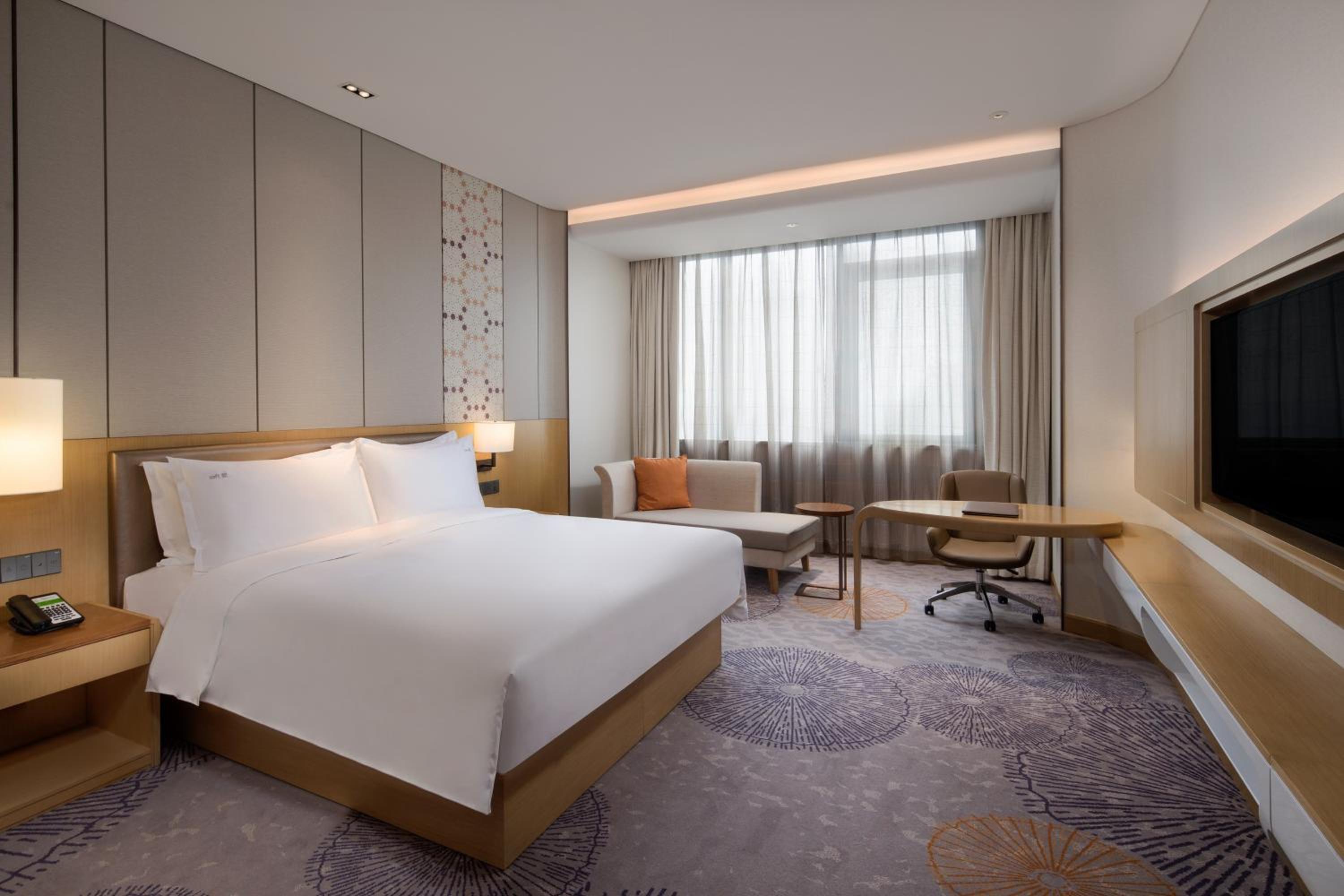 Standard King Room - Photo 7