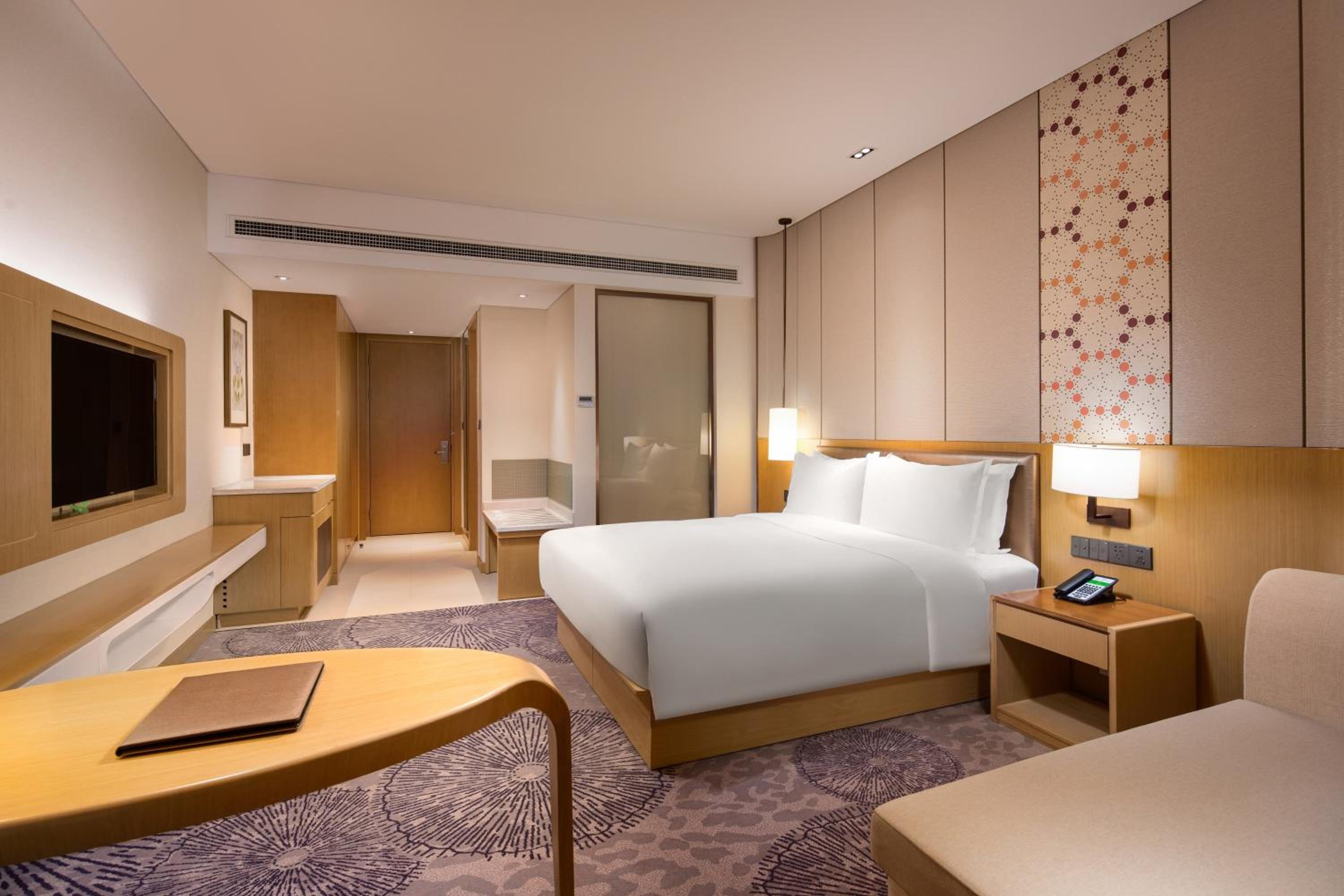 Standard King Room - Photo 5