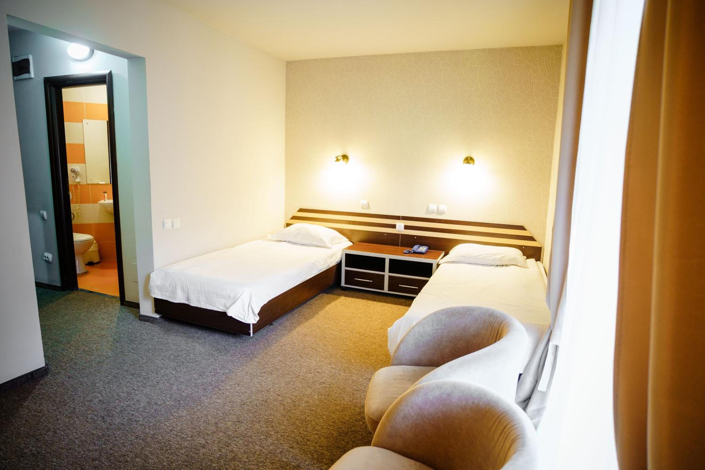 Twin Room - Photo 2
