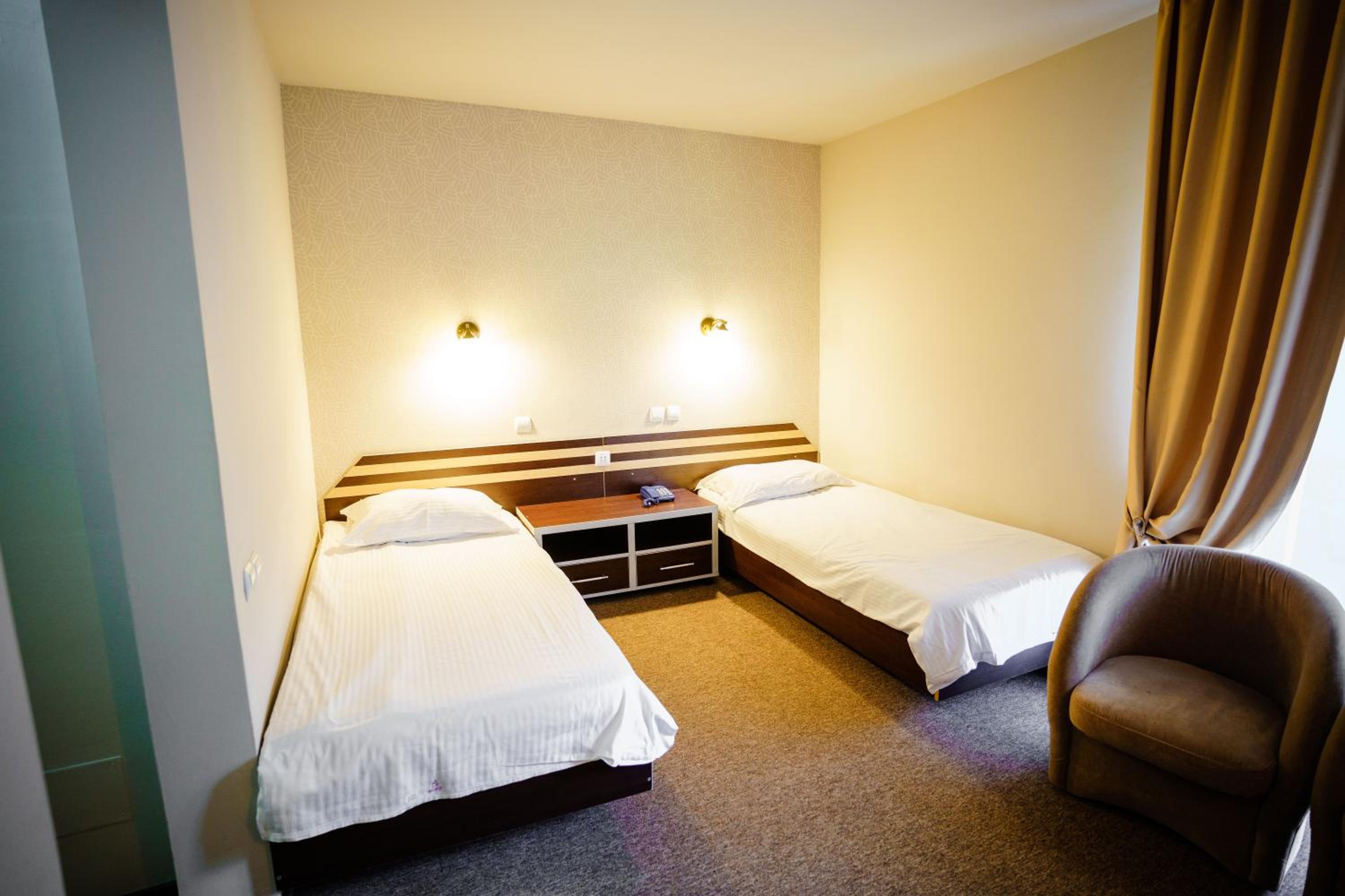 Twin Room - Photo 3