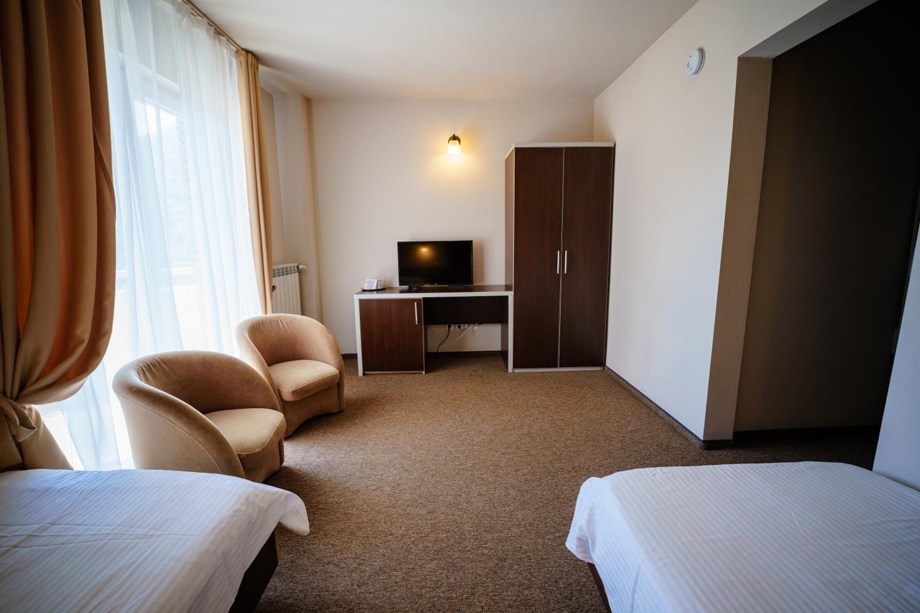 Twin Room - Photo 1
