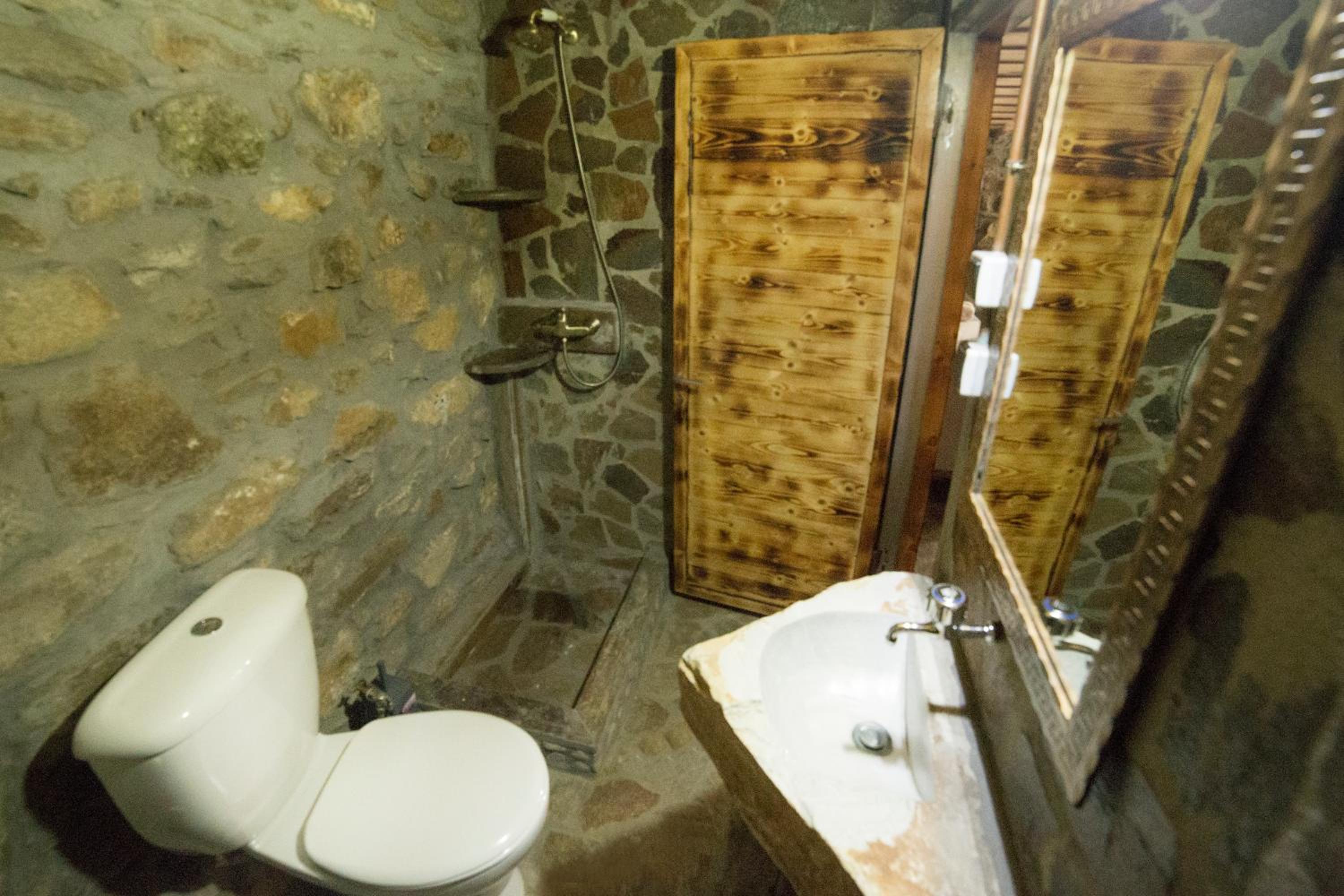 Deluxe Triple Room - Photo 11