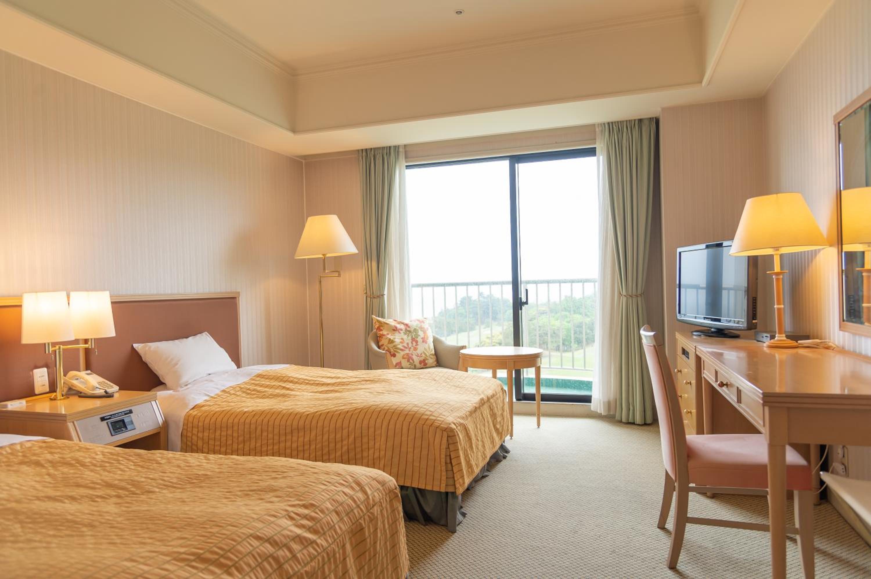 Compact Twin Room with Sea View - Non Smoking photo 3