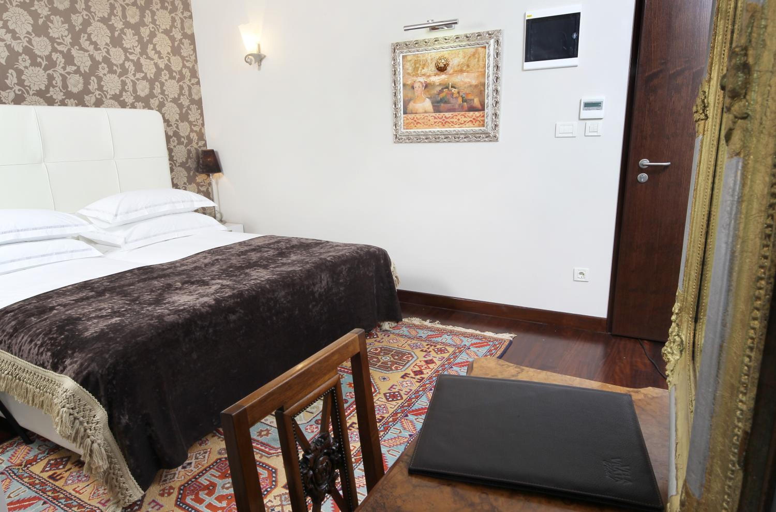 Double or Twin Room - Photo 3