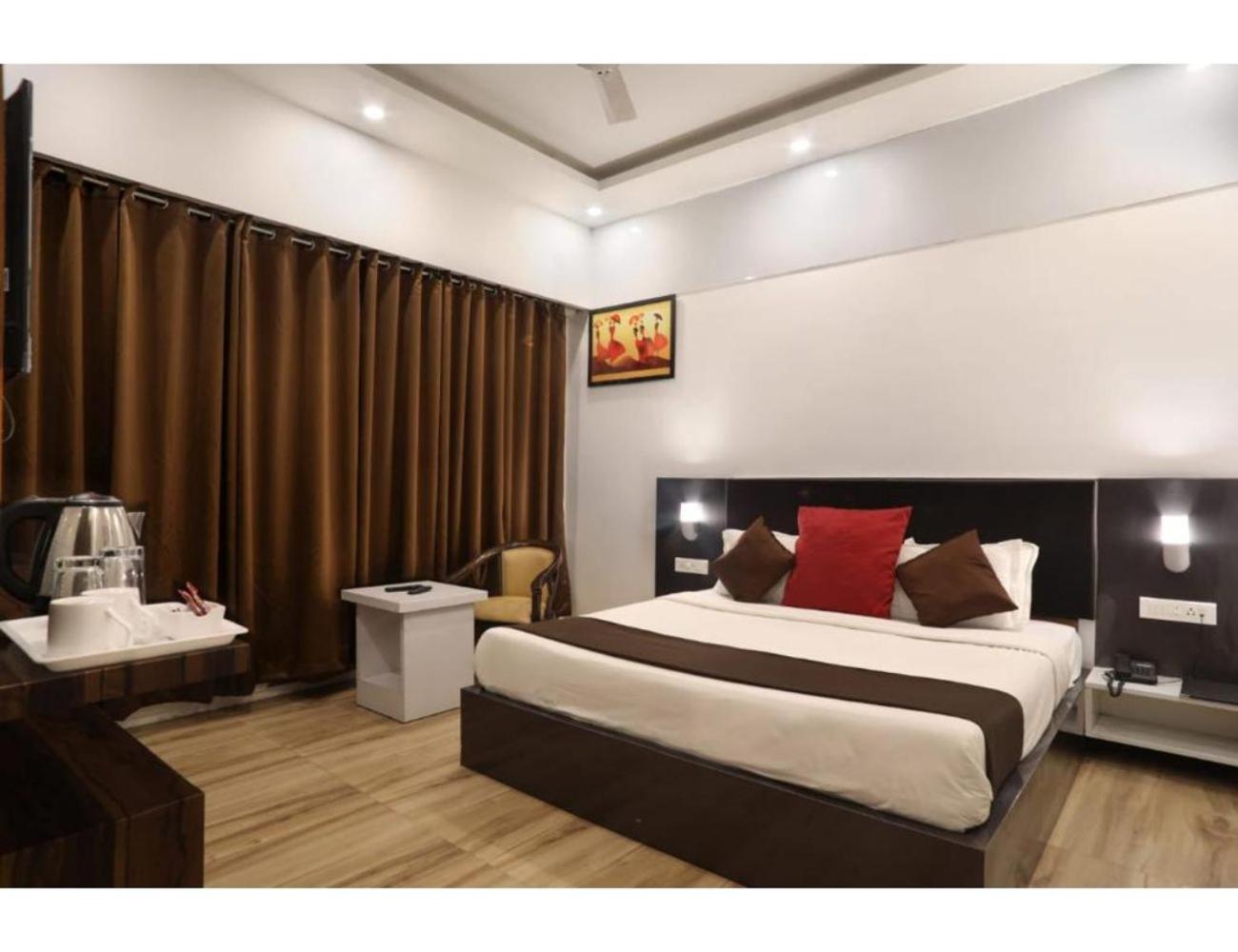 Deluxe Room - Photo 1