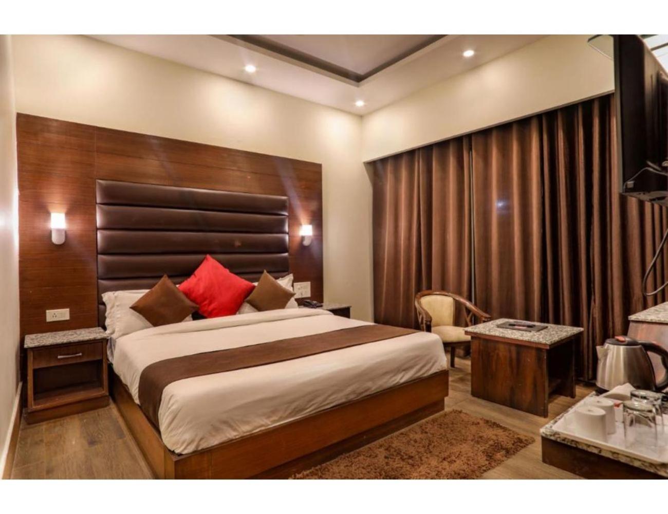 Deluxe Room - Photo 8