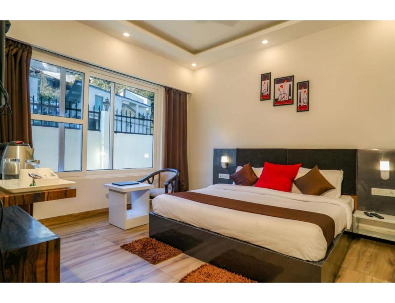 Deluxe Room - Photo 7