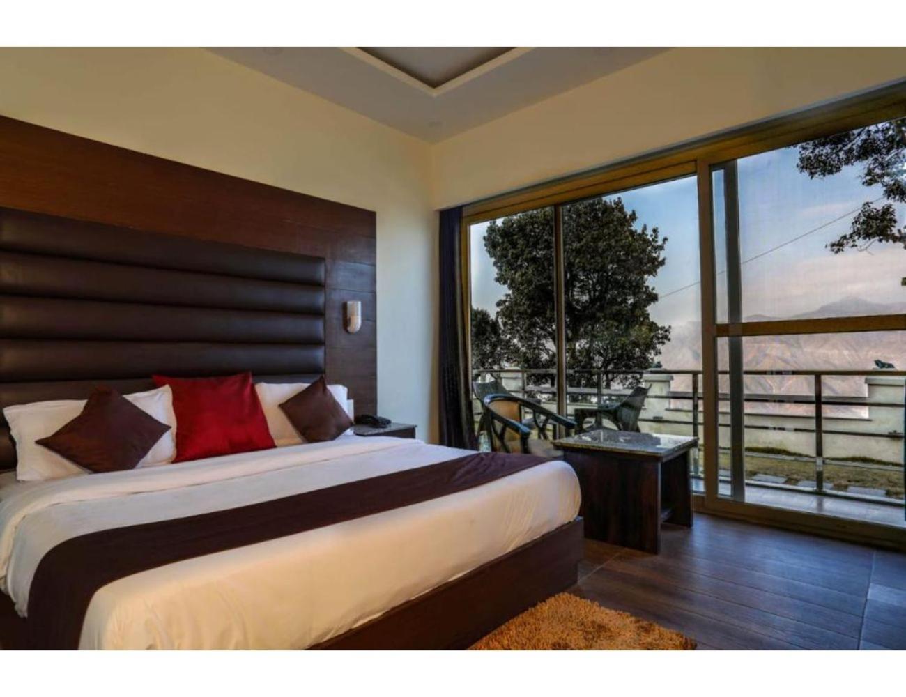 Deluxe Room - Photo 6