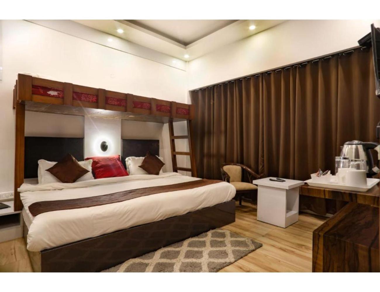 Deluxe Room - Photo 5