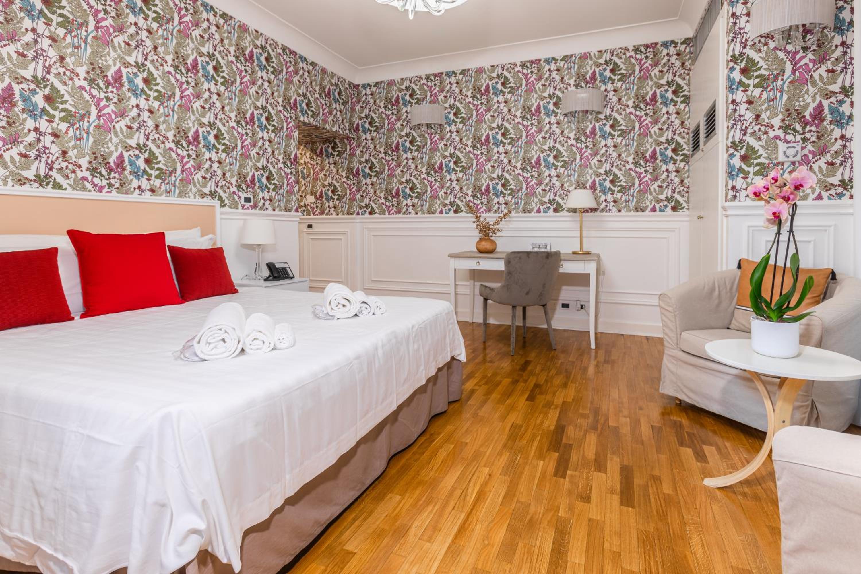 Superior King Room photo 1