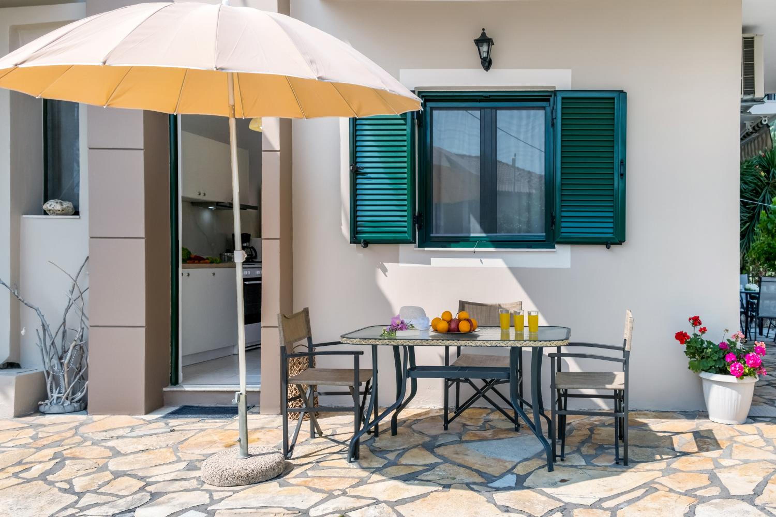 Two-Bedroom Deluxe Apartment with Ocean View photo 2