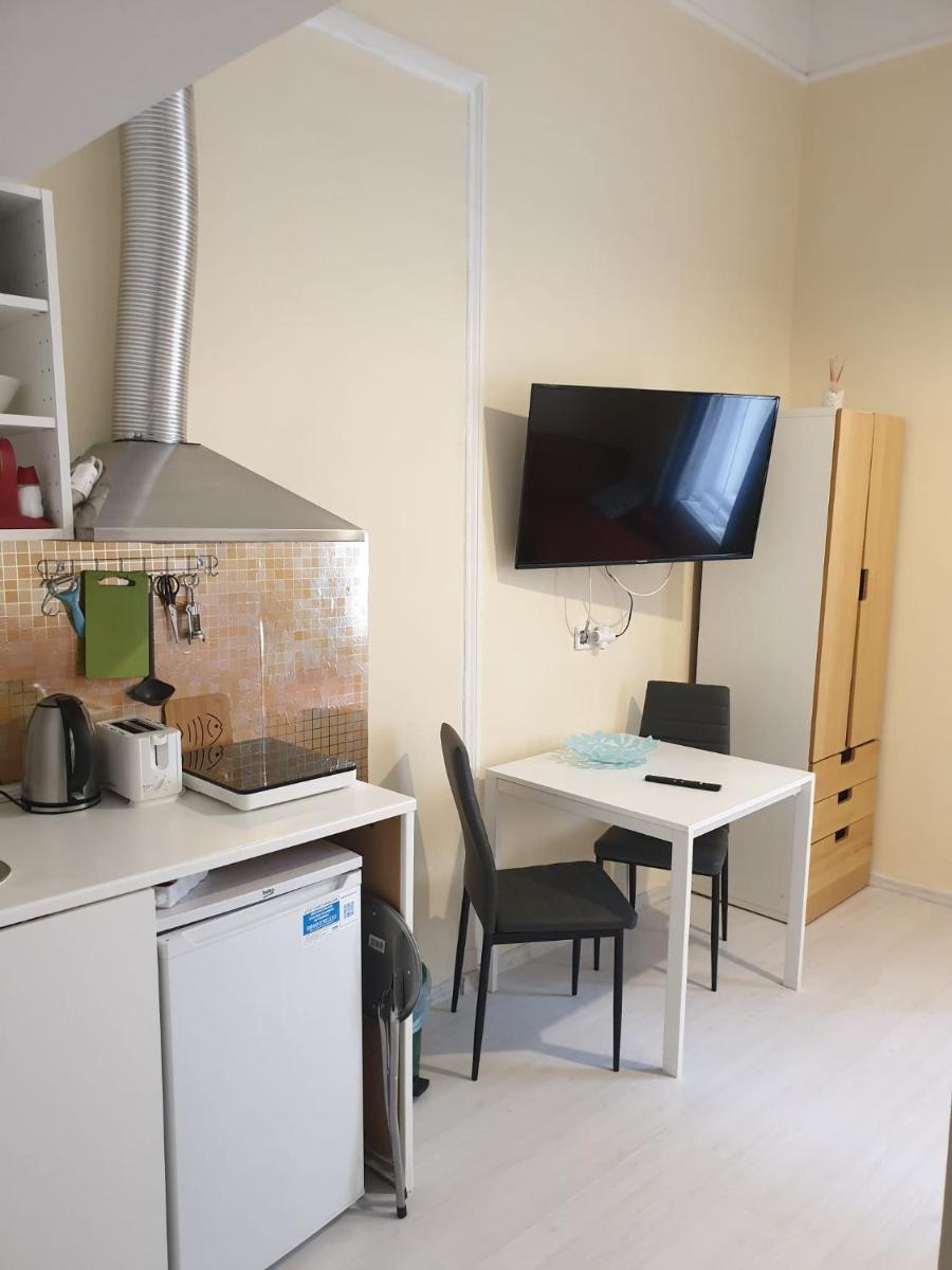Studio Apartment - Photo 2
