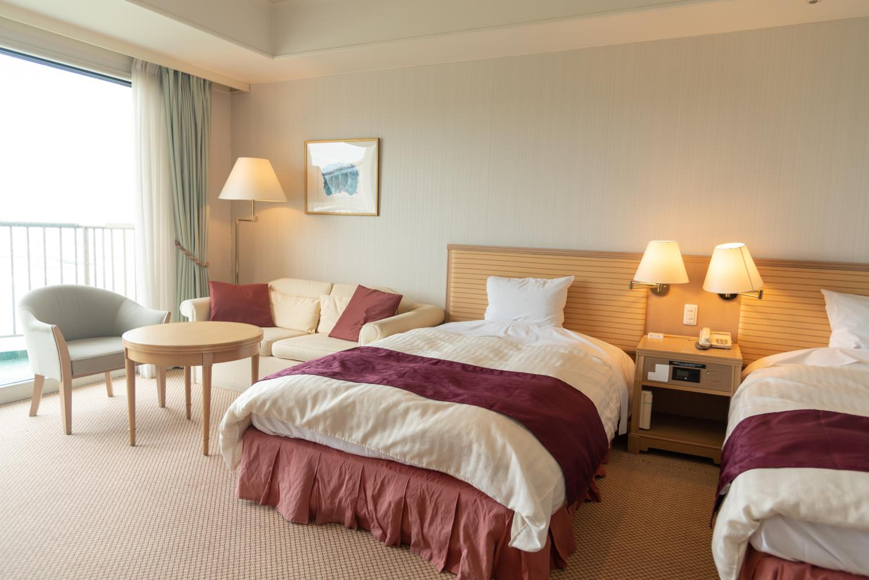 Twin Room with Sea View - Non-Smoking photo 3