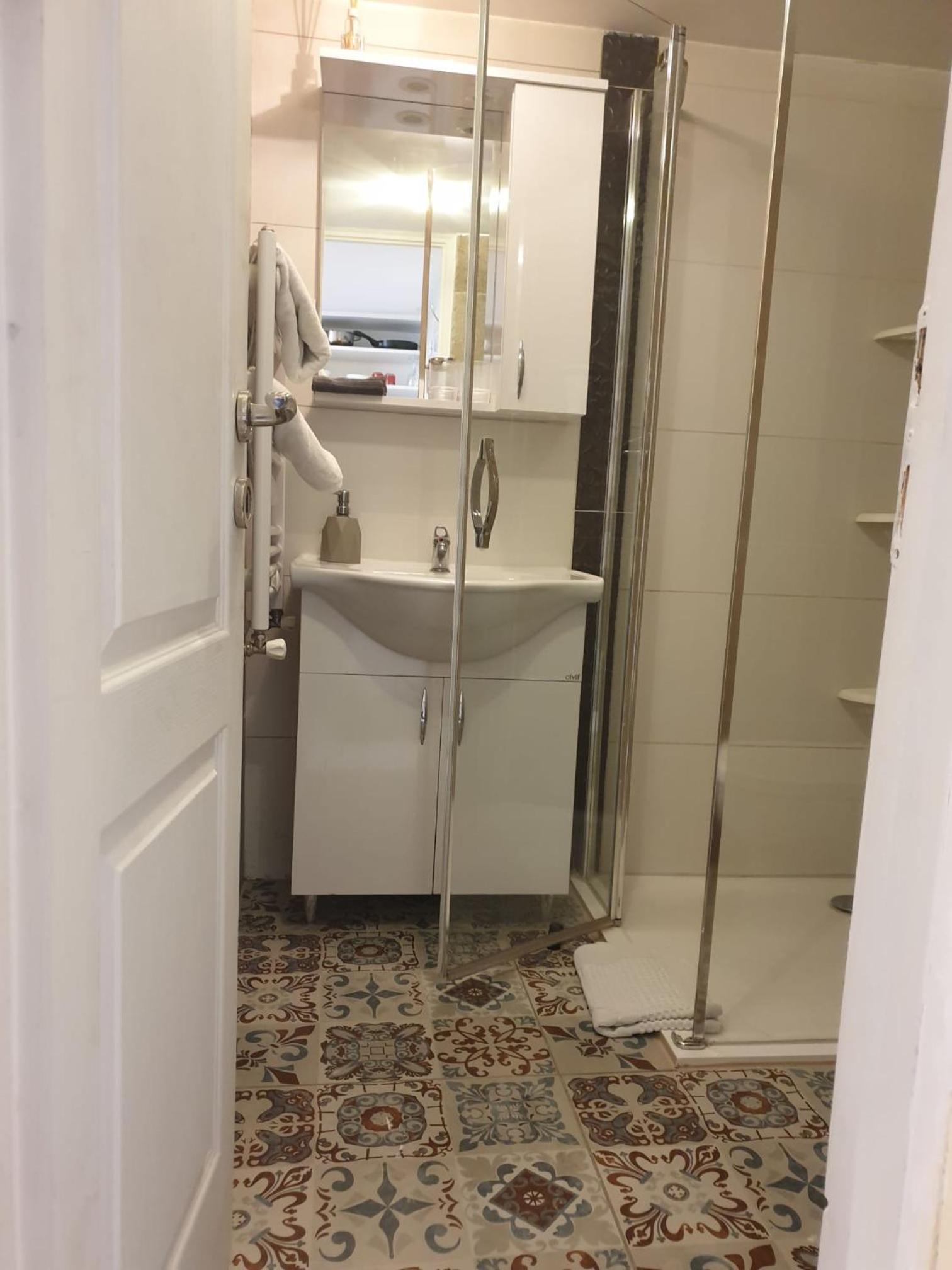 Studio Apartment - Photo 10
