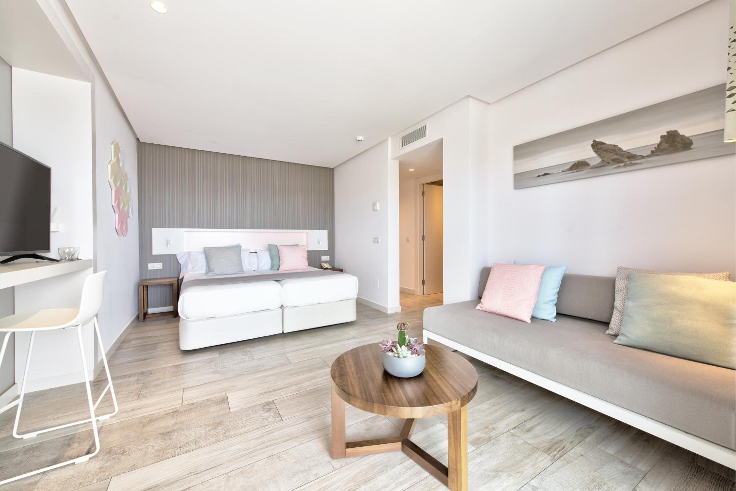 Habitación Doble Familiar (2 adultos + 1 niño)