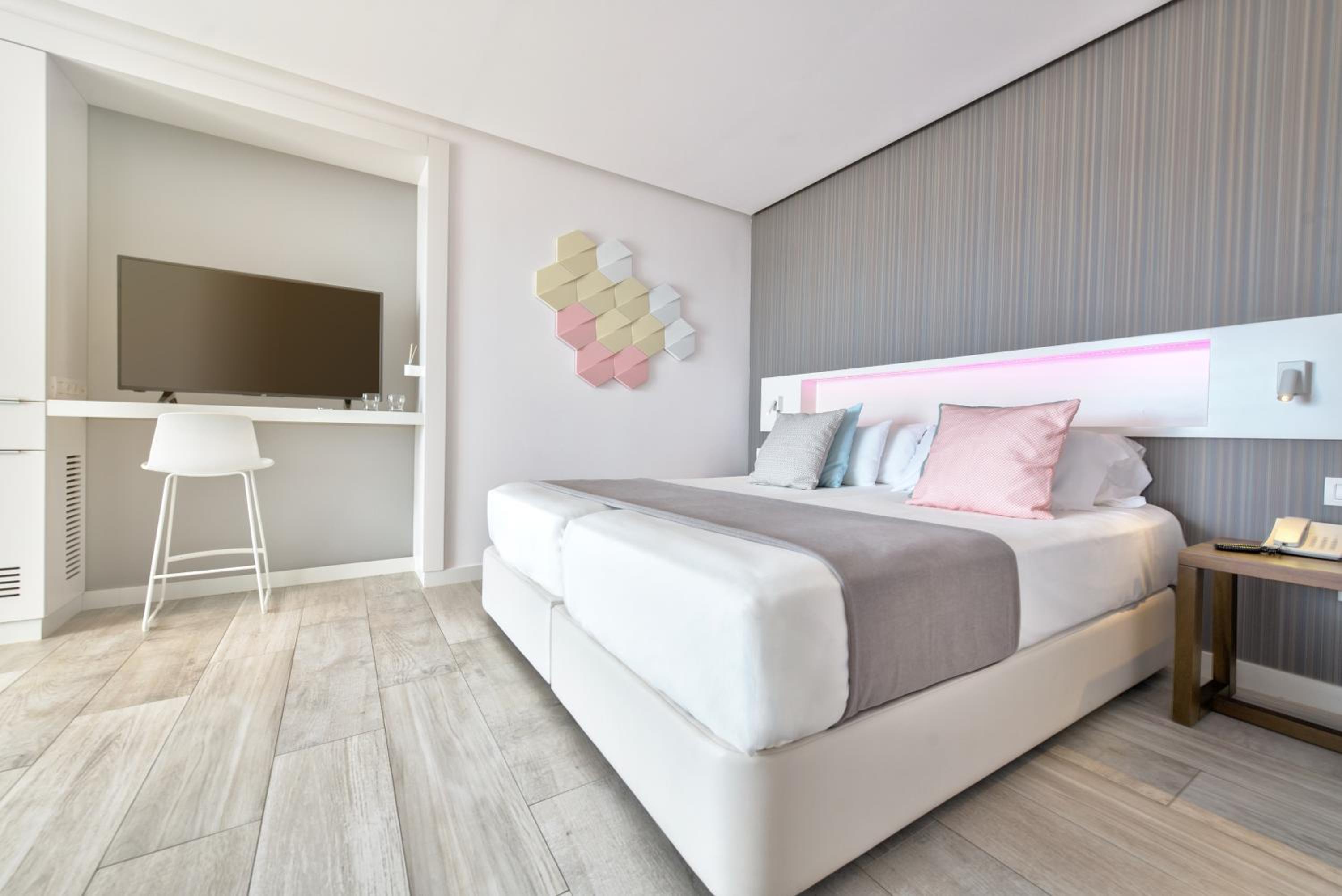 Habitación Doble con Sofá Cama (2 camas individuales + 1 sofá cama)