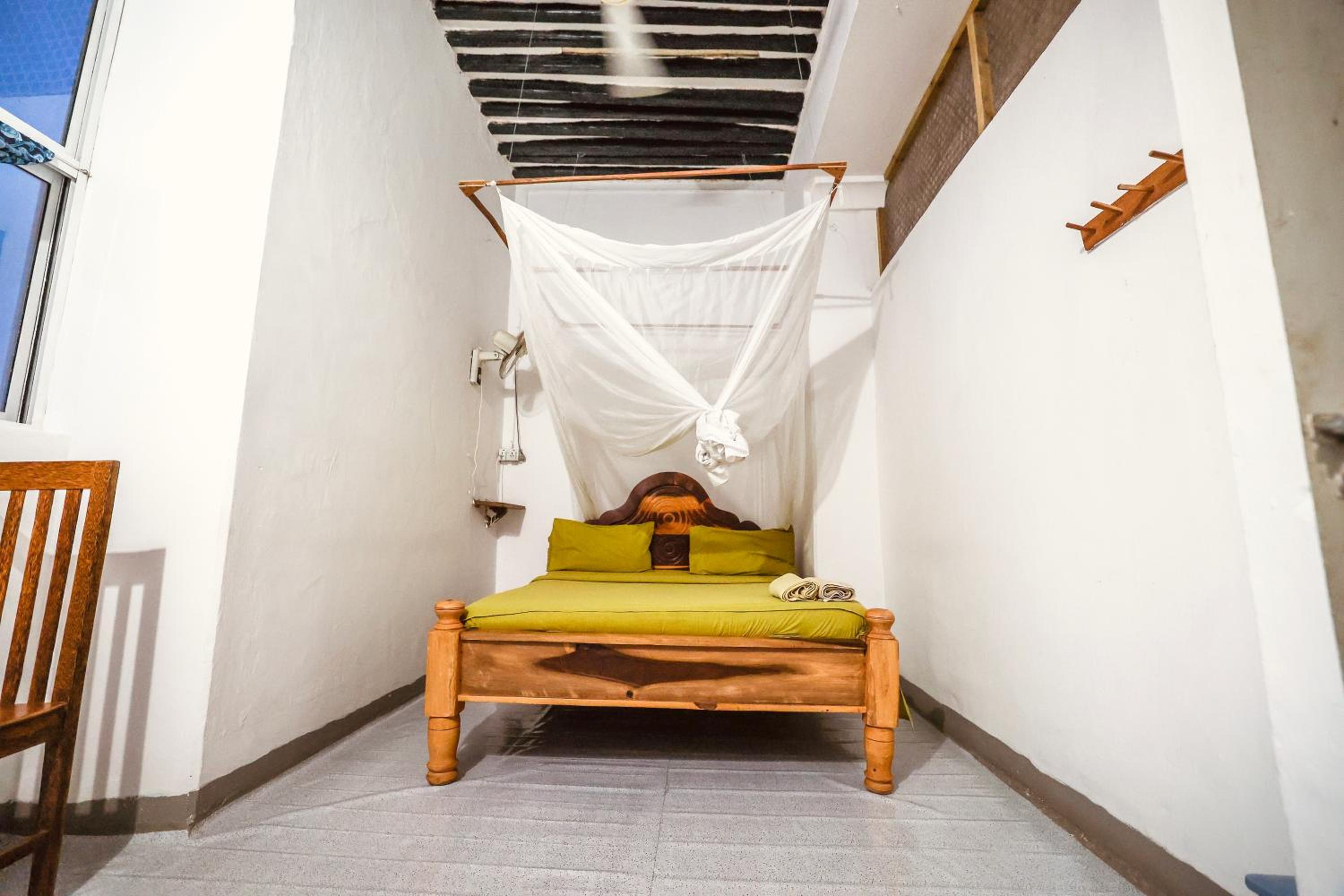 Standard Double Room with Fan and Shared Bathroom