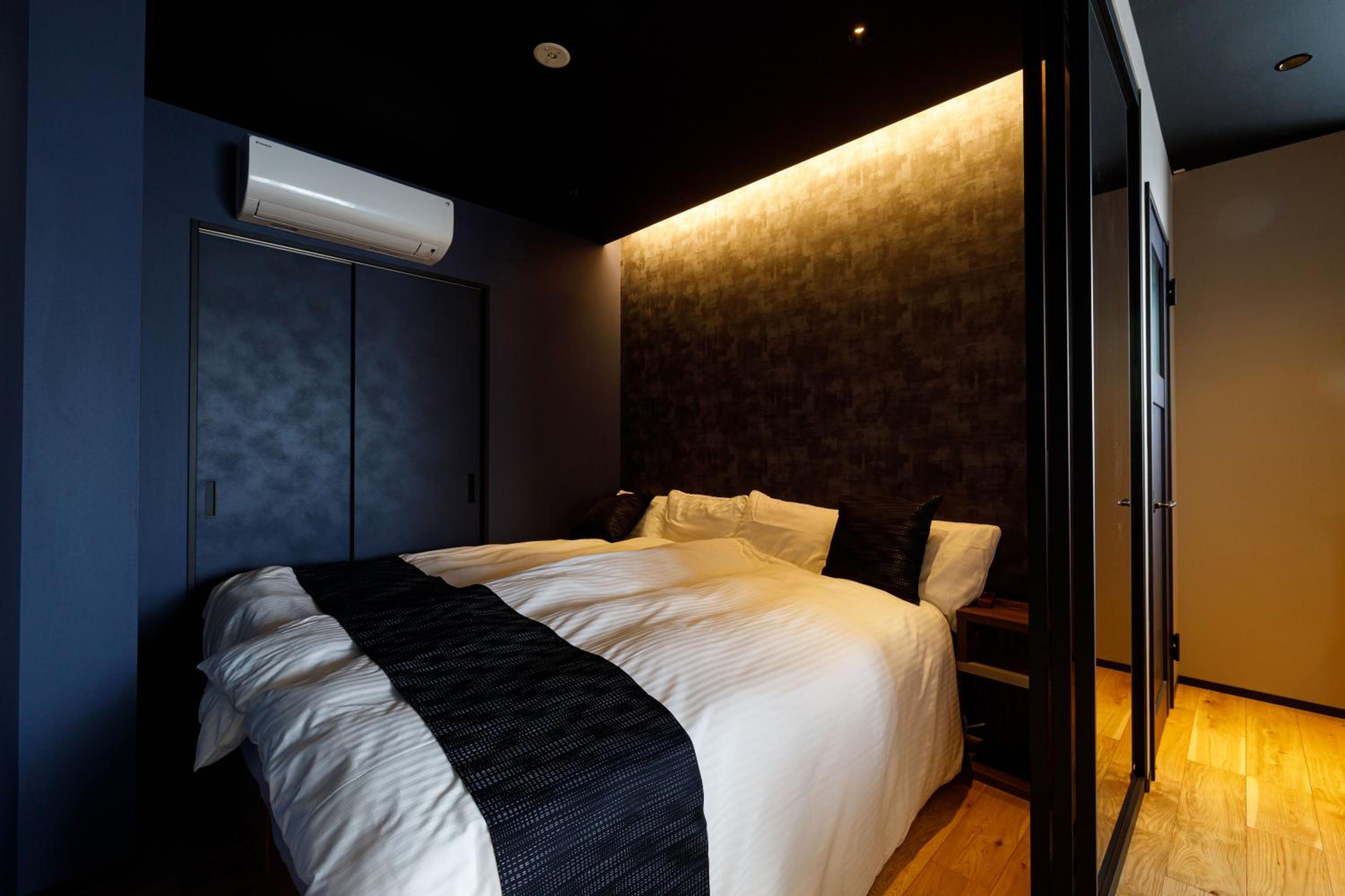 King Room - Non-Smoking - Photo 1