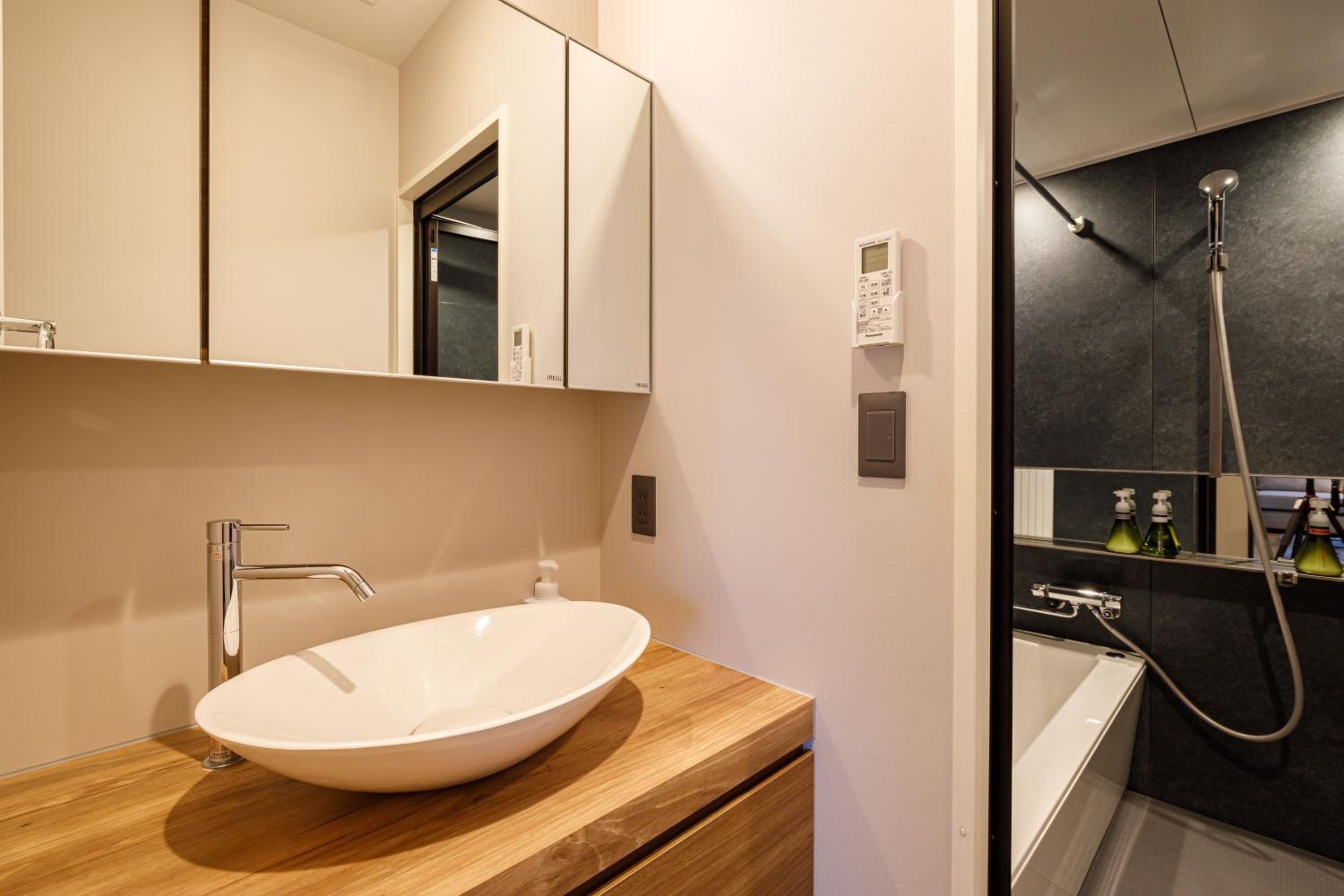 King Room - Non-Smoking - Photo 6